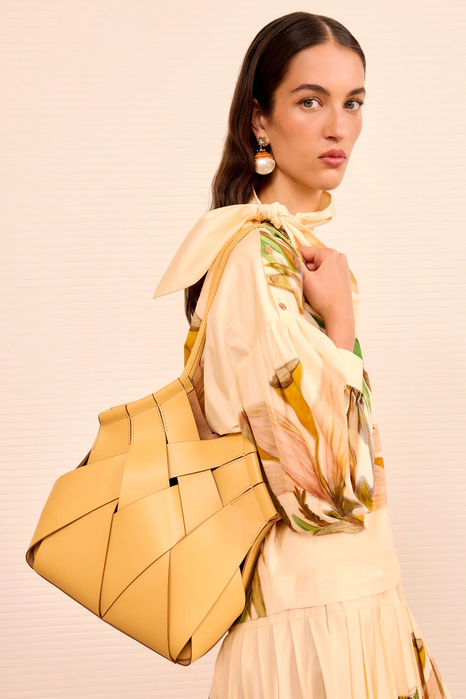 CHARLOTTE SHOULDER BAG