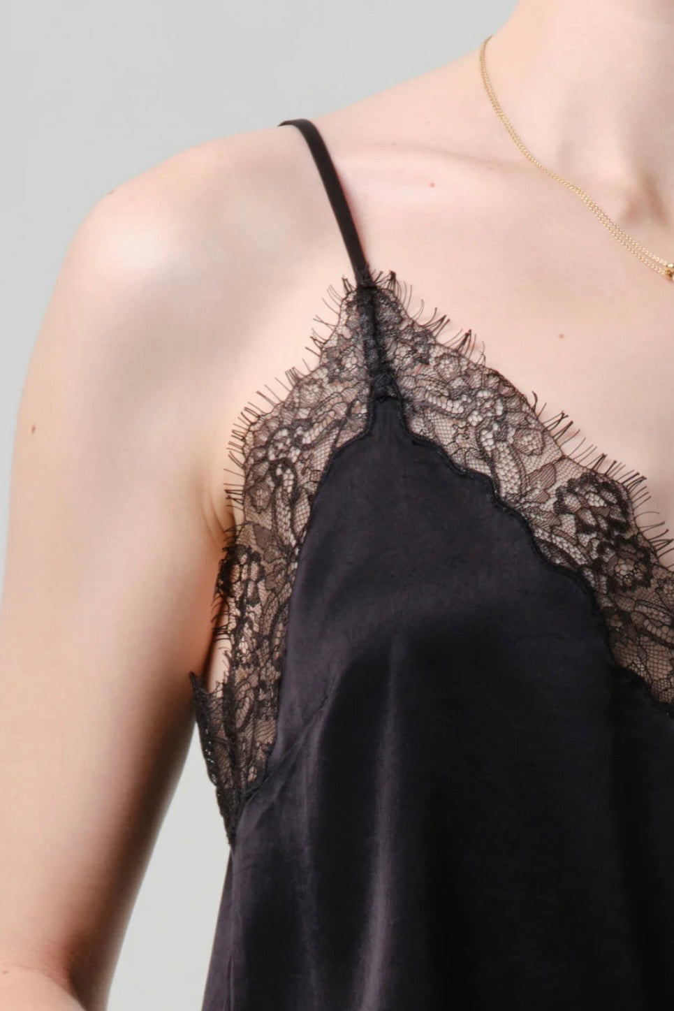 LACE TRIMMED CAMI