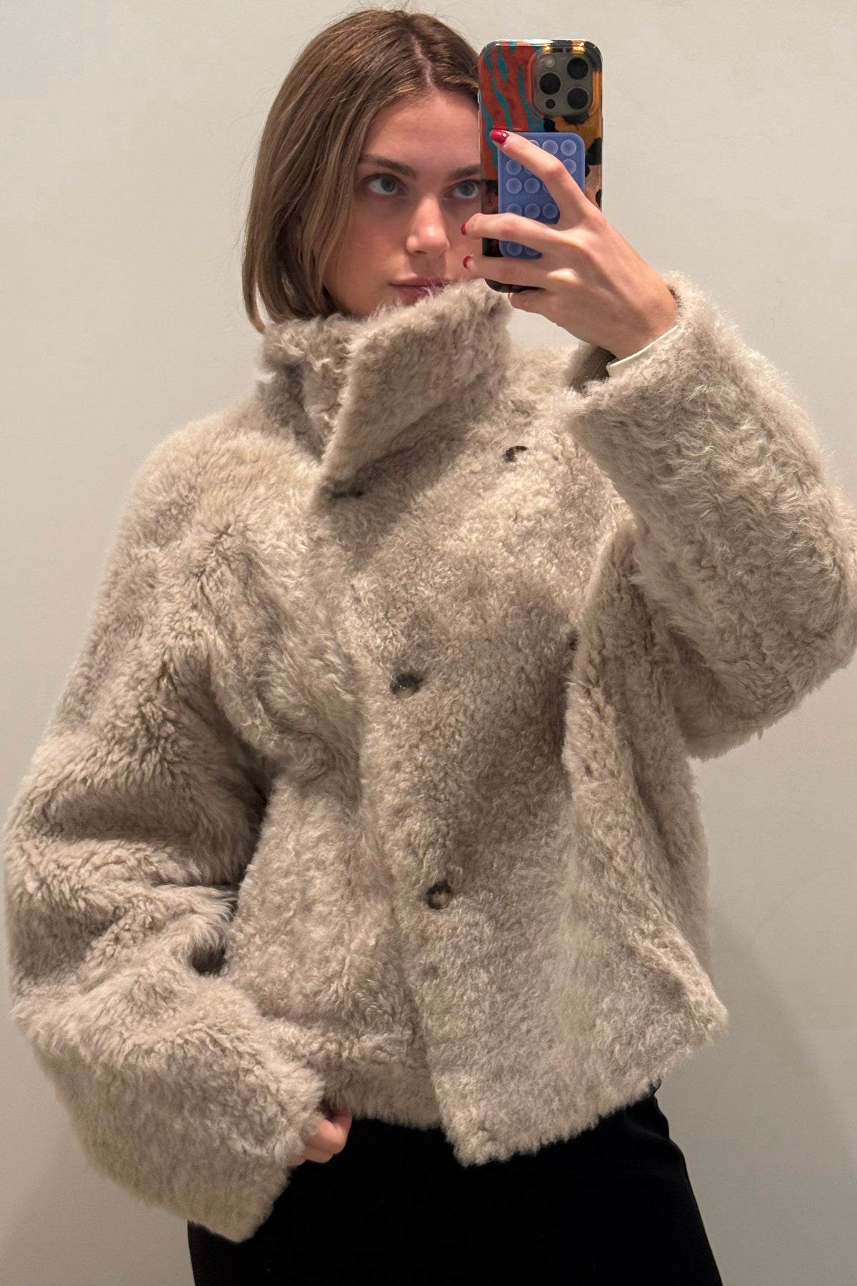 JUNAE SHORT SHEARLING COAT