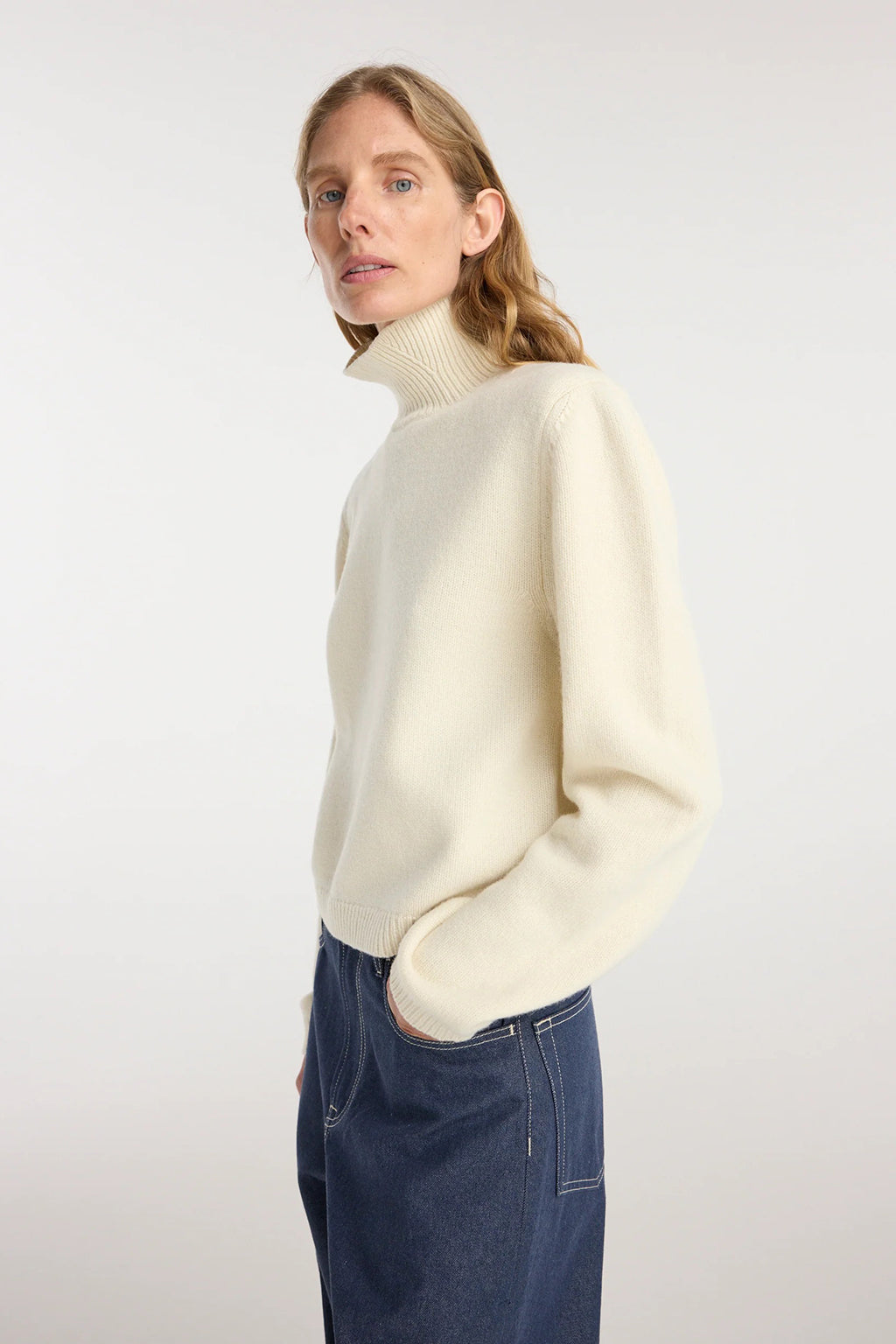 STATEMENT SHOULDER TURTLENECK