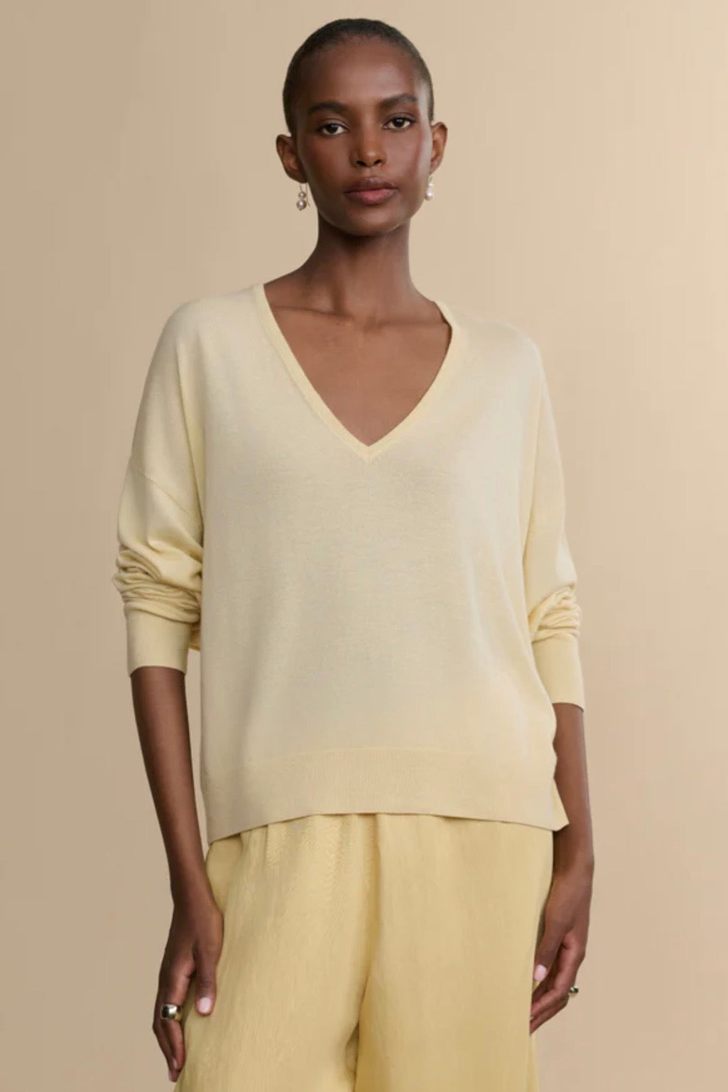 DREE V-NECK SWEATER