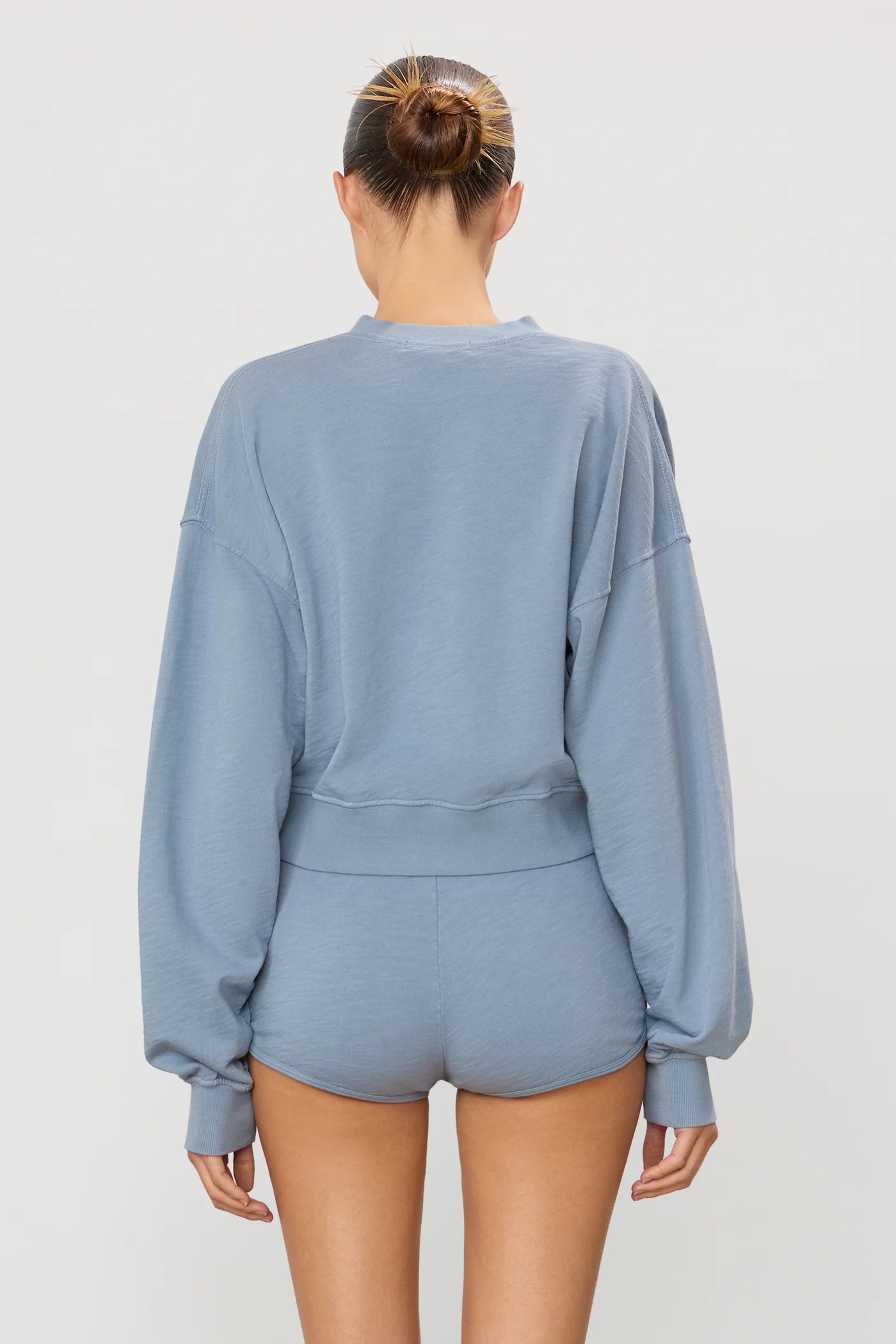 CROPPED V-NECK SWEATSHIRT