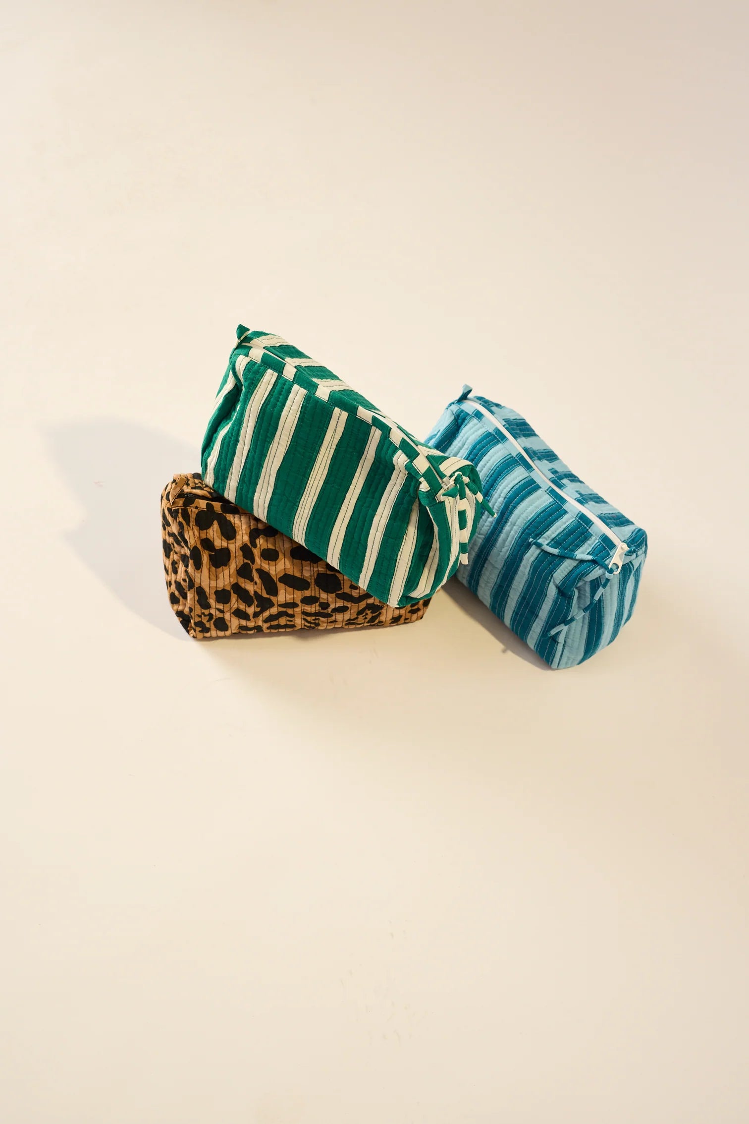 COSMETIC BAG IN BATIK STRIPE LAWN