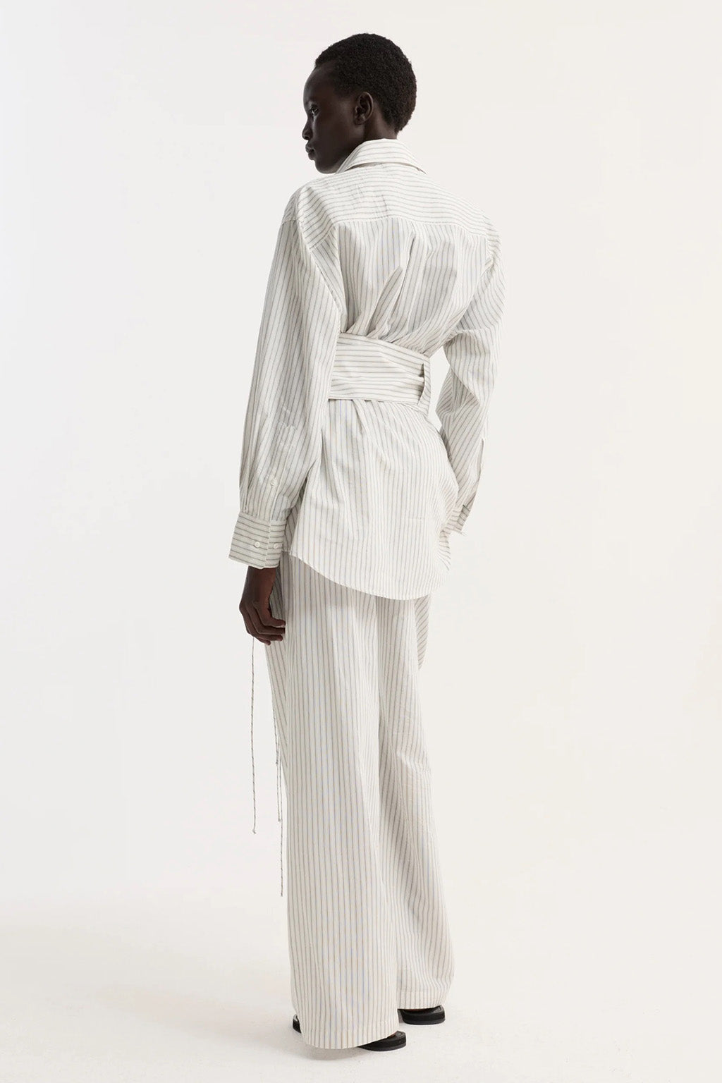 CHEMISE CEINTURÉE EN SOIE RAYÉE