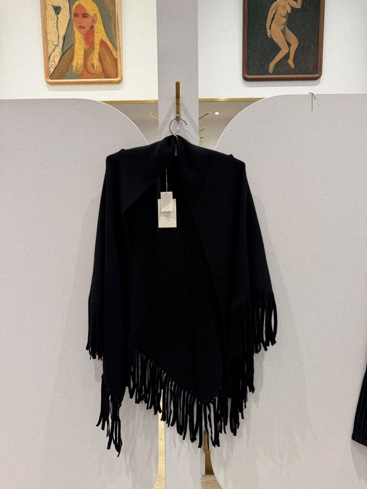 THE BIG SWEATER FRINGE SCARF