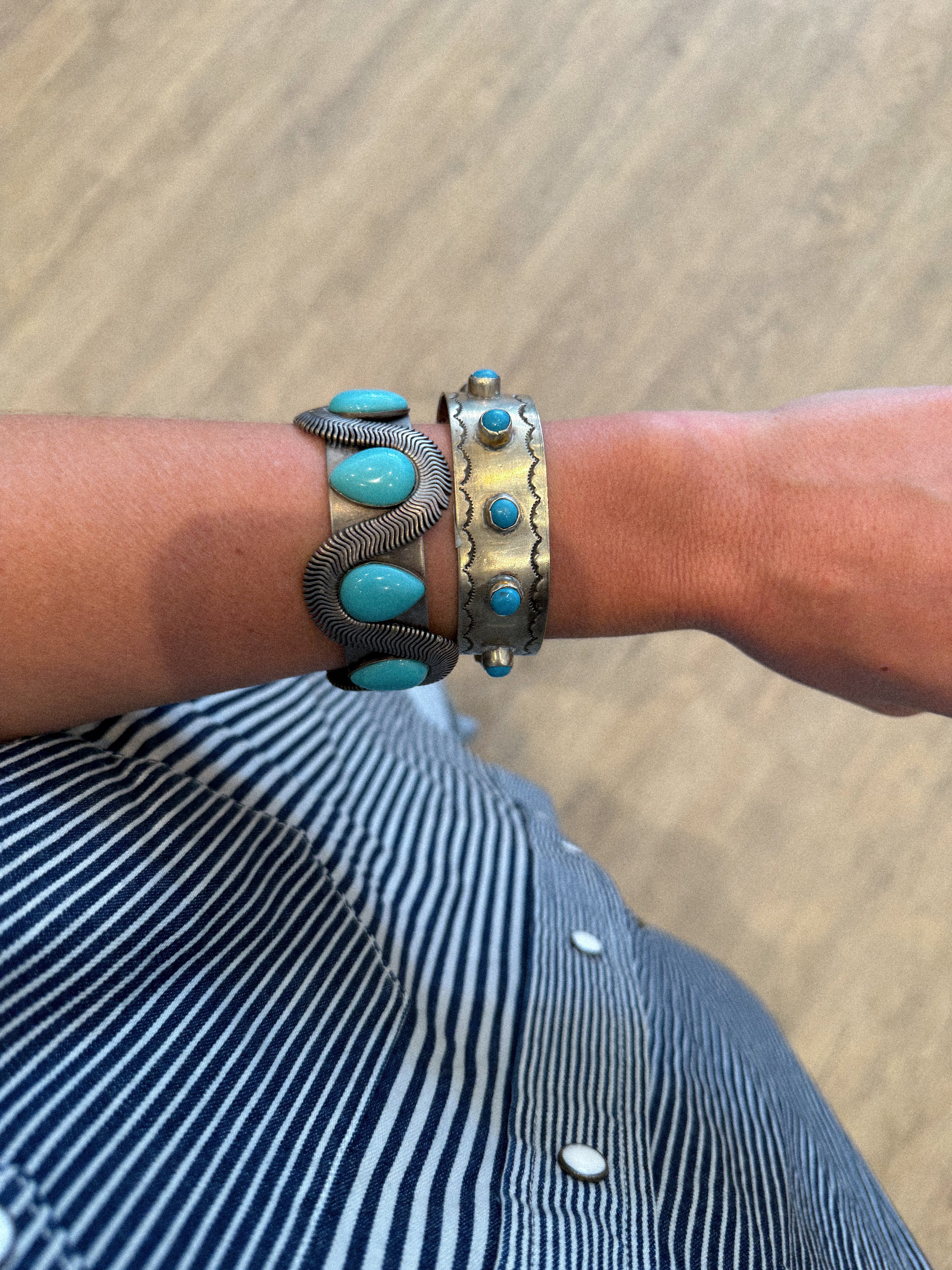 SILVER BRACELET WITH 7 TURQUOISE STONES