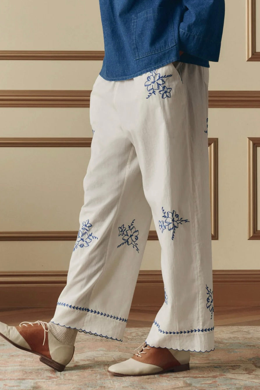 LE PANTALON WEEKEND AVEC BRODERIE MOUCHOIR