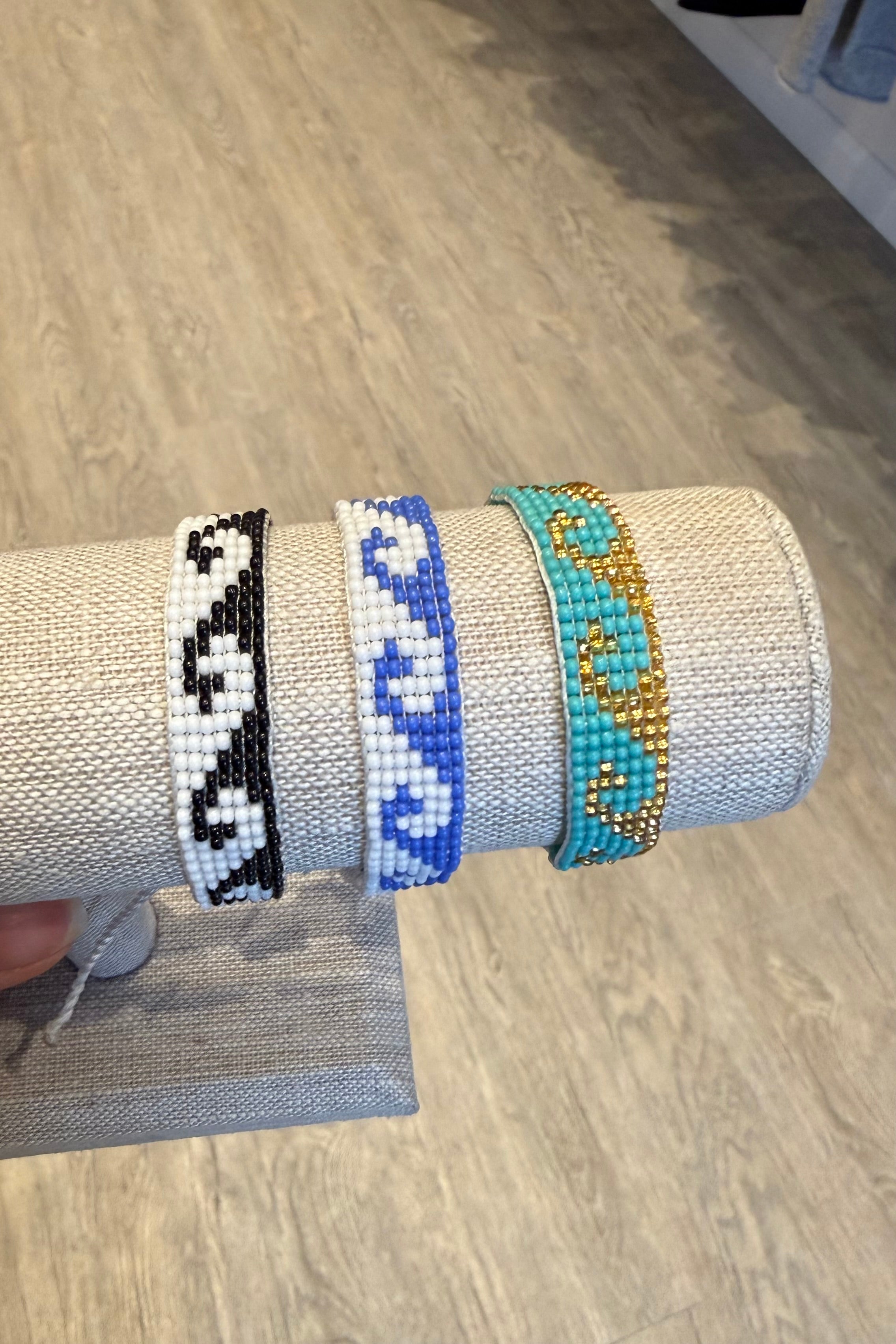 LARGE WAVES BEADED BRACELET