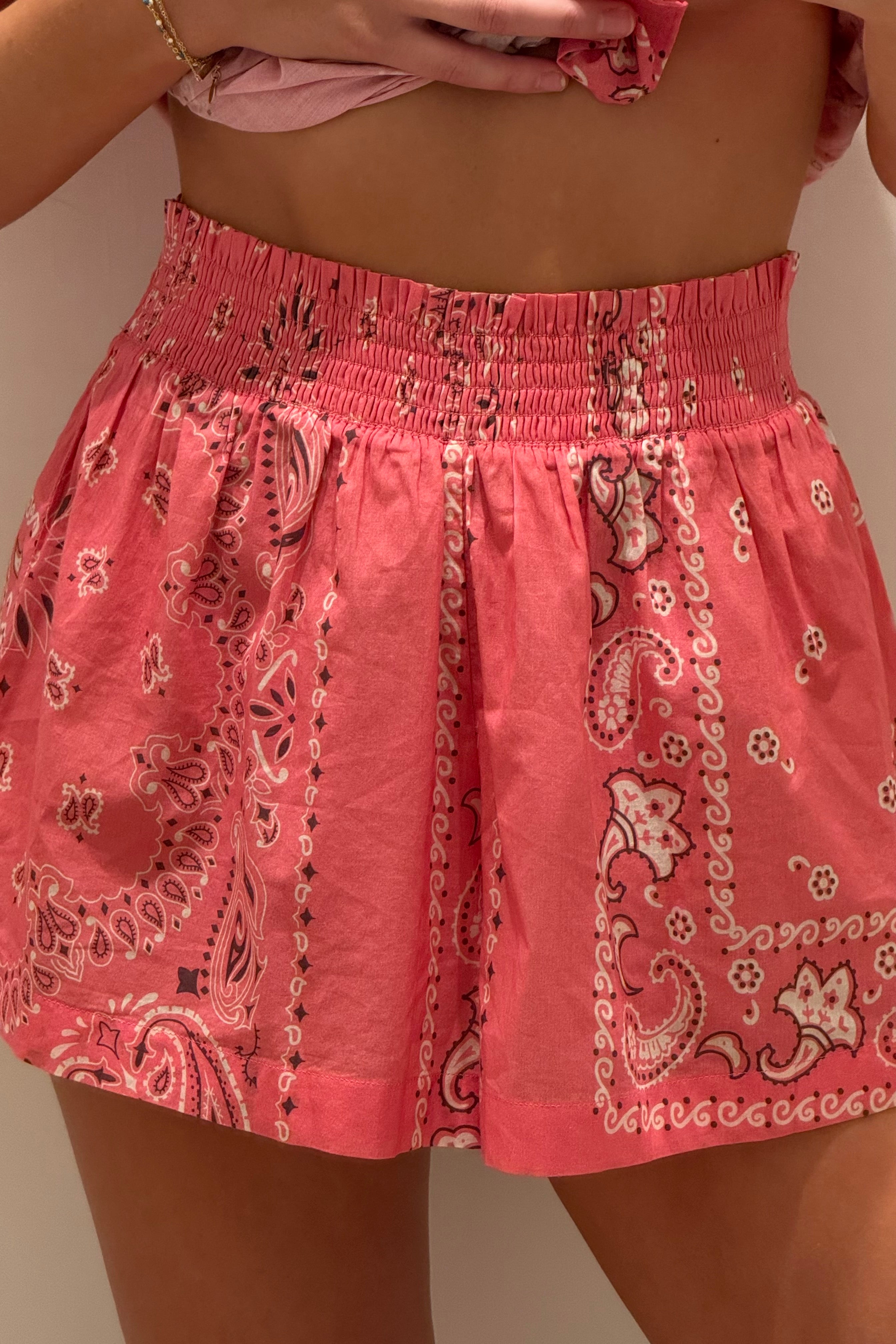 LE SHORT DE NUIT À TAILLE SMOCKÉE