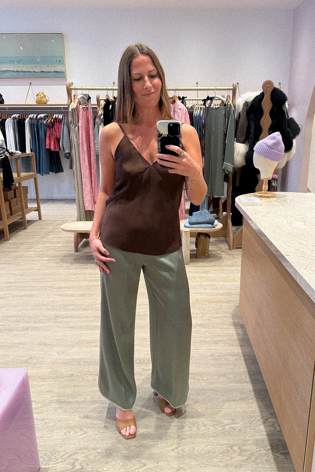 PANTALON COURT EN SATIN BRILLANT ENVERS