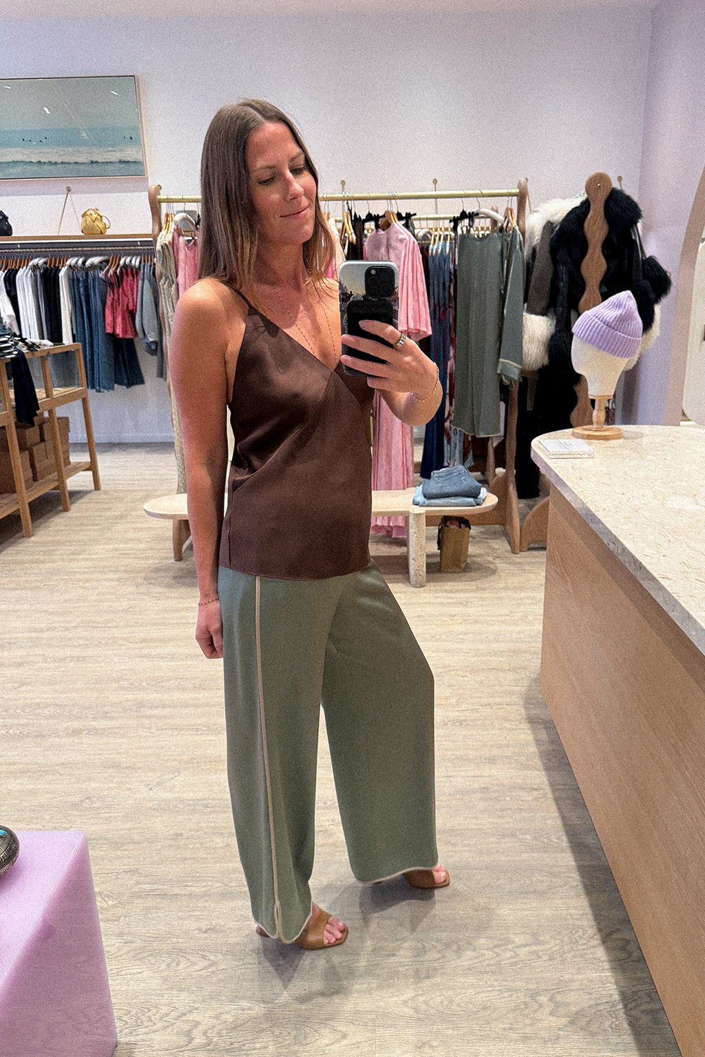 PANTALON COURT EN SATIN BRILLANT ENVERS