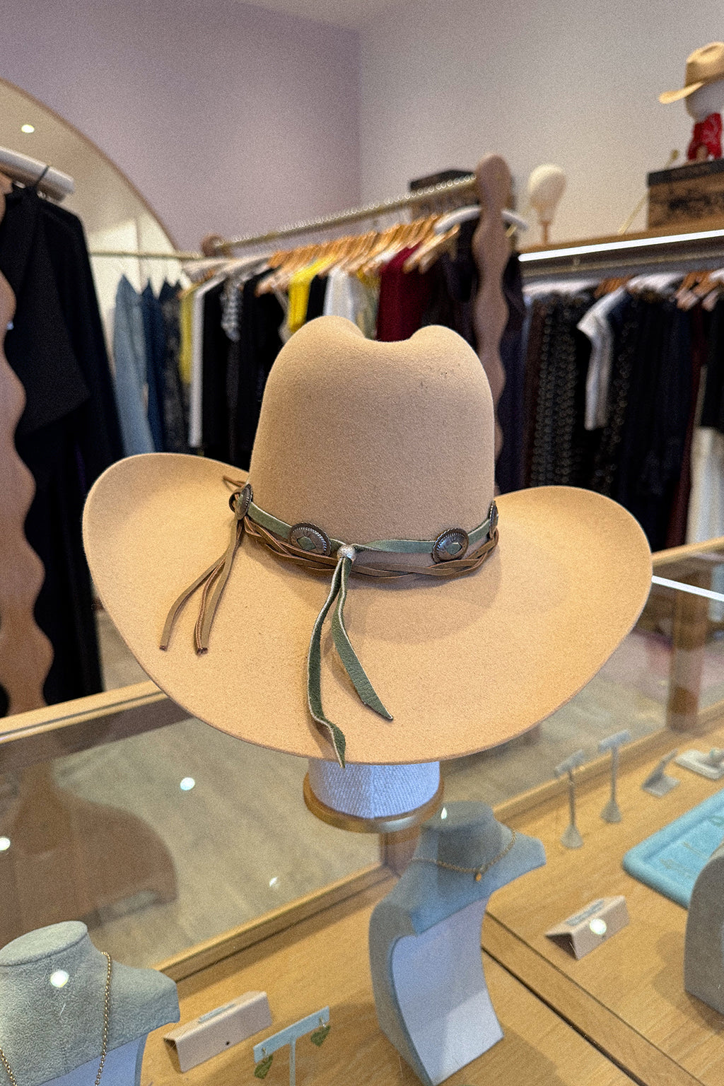 CONCHA HAT BAND IN GREEN NUBUCK