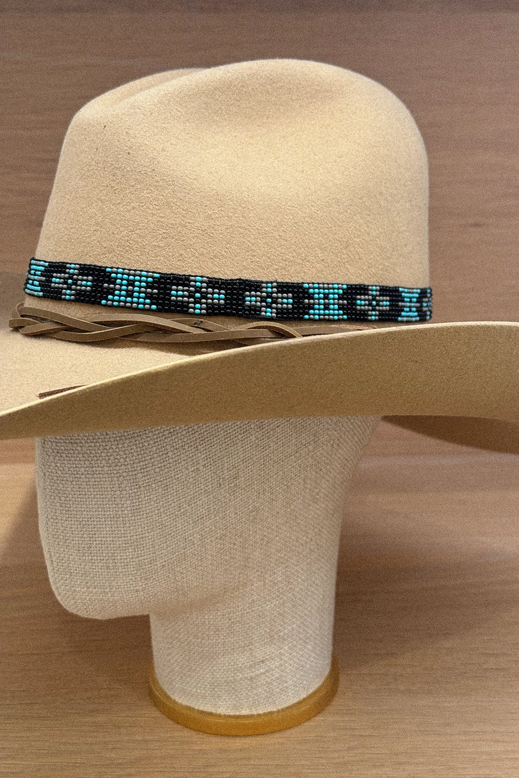 BEADED HAT BAND IN TURQUOISE, BLACK & GREY