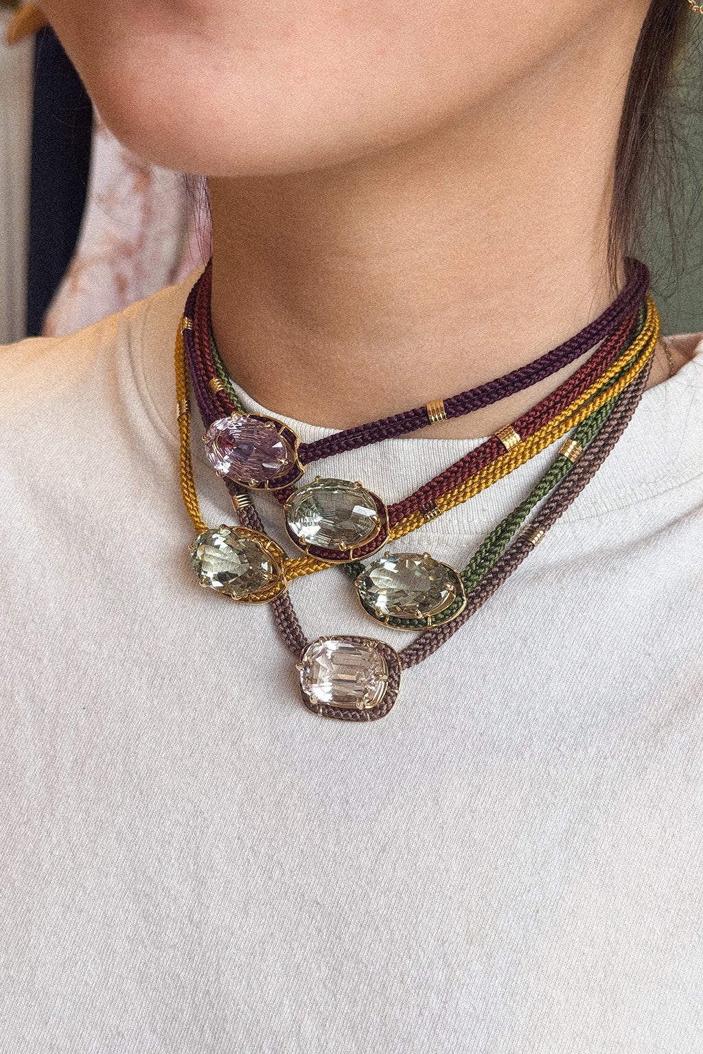 COLLIER PENDENTIF CORDON DE SOIE AMÉTHYSTE VIOLETTE TAILLE CONCAVE