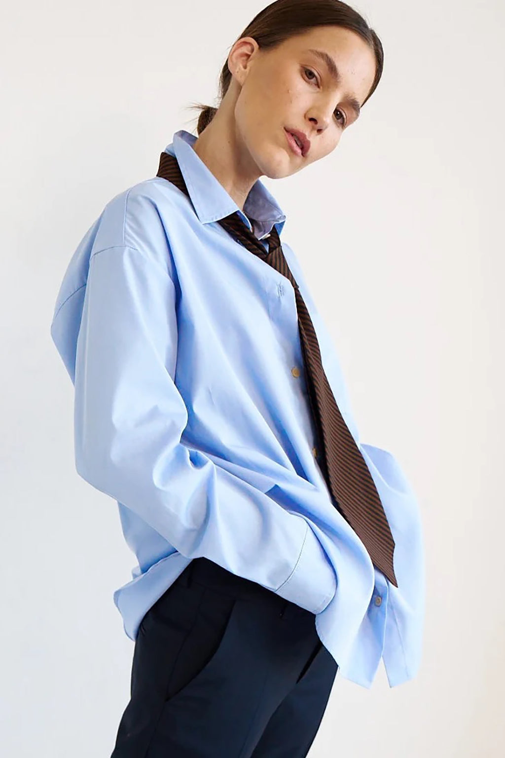 THE ESSENTIAL BLOUSE