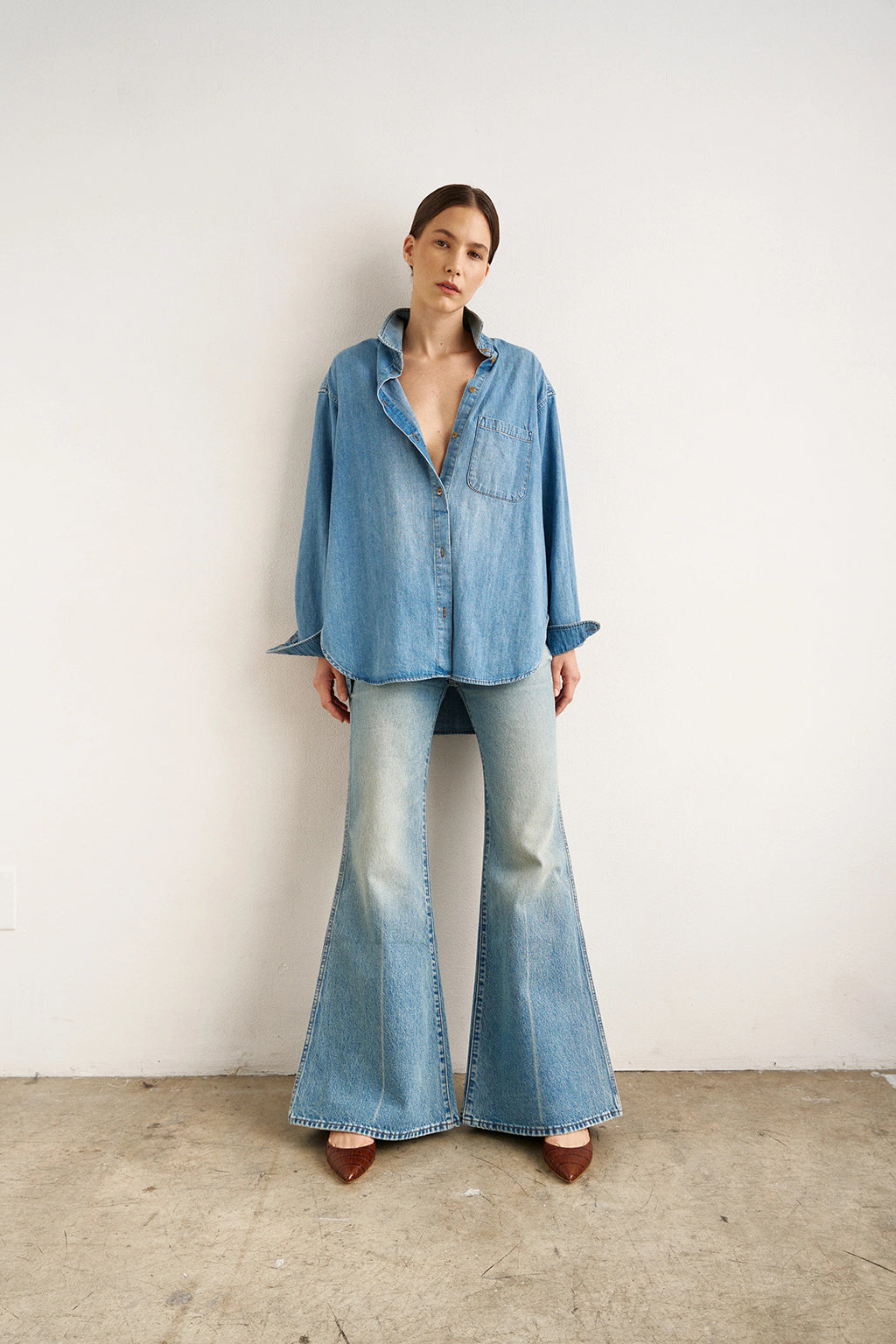 THE ESSENTIAL DENIM SHIRT