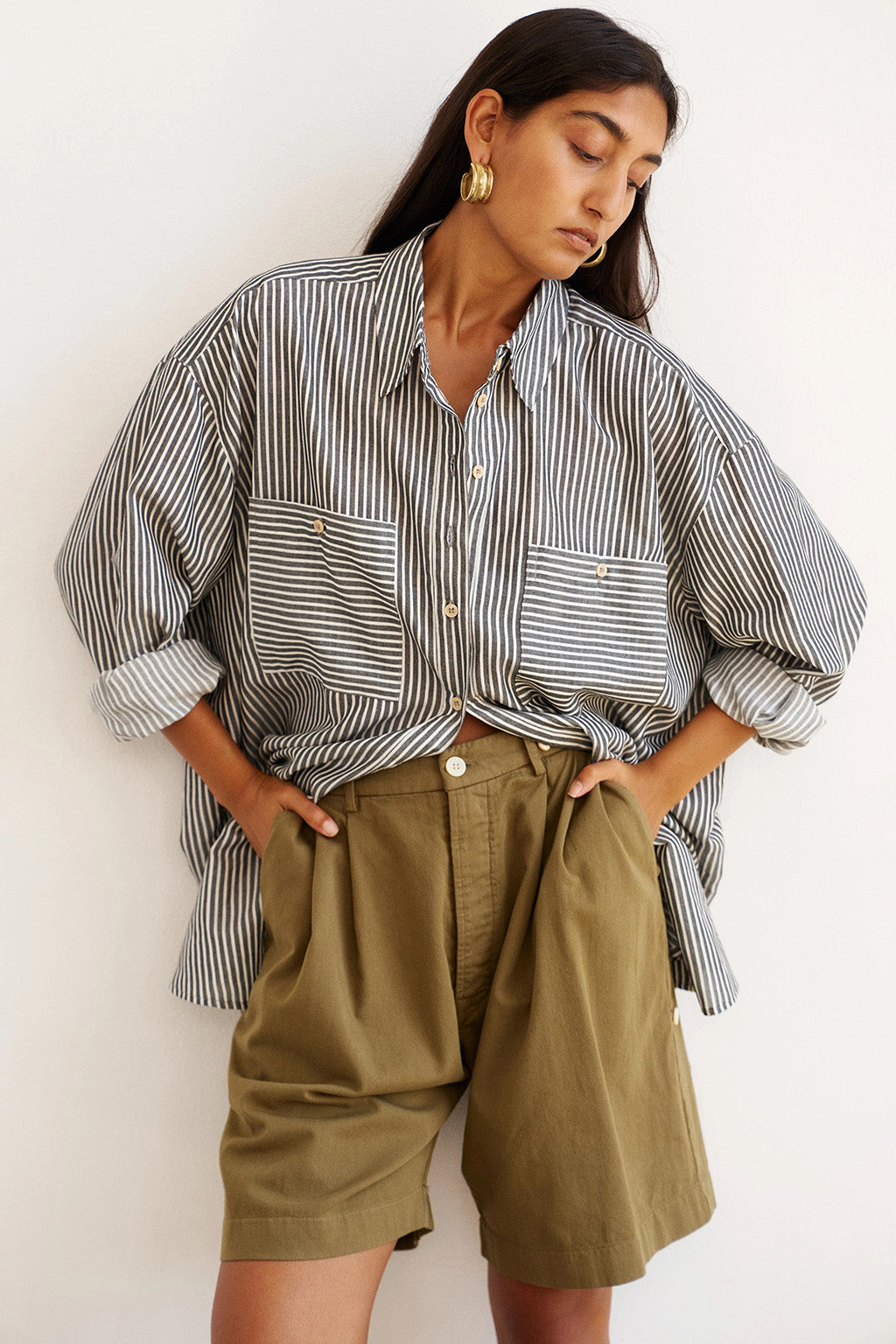 THE PLEAT SHORT IN KHAKI