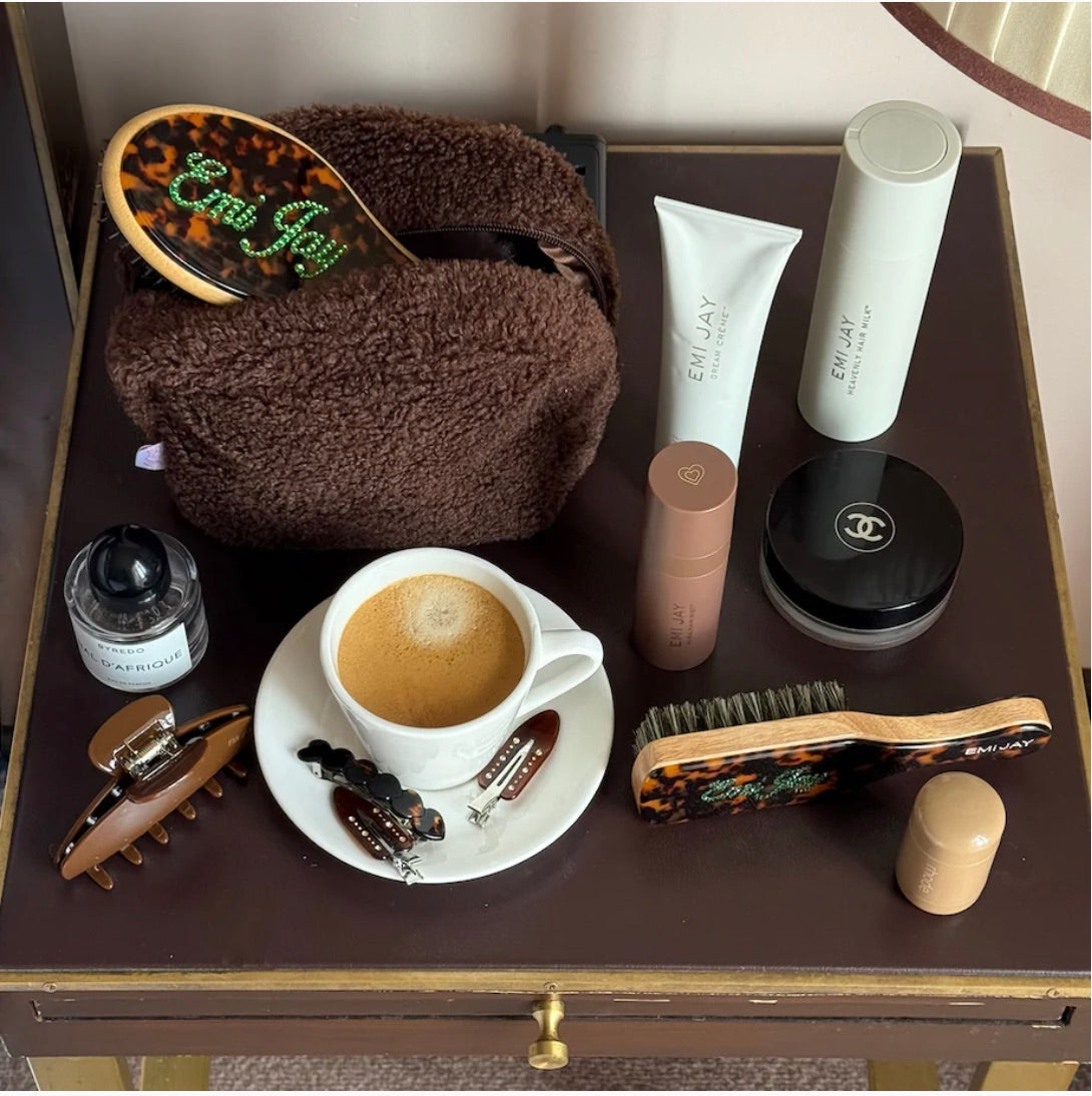 POPSTAR CLIPS IN AMBER GLOW