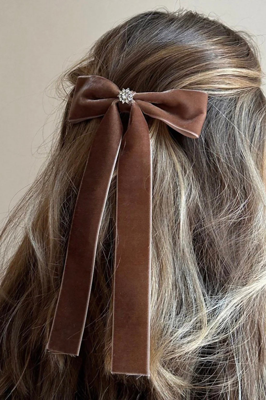 ICONIC VELVET BOW BARRETTE HAIR CLIP IN MOCHA MOUSSE
