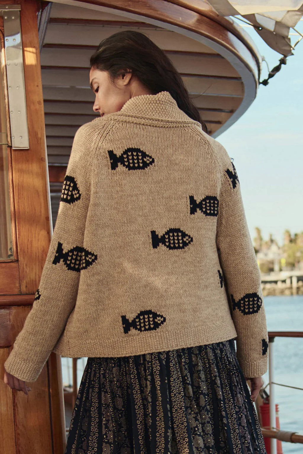 THE SWIMMING FISH LODGE CARDIGAN