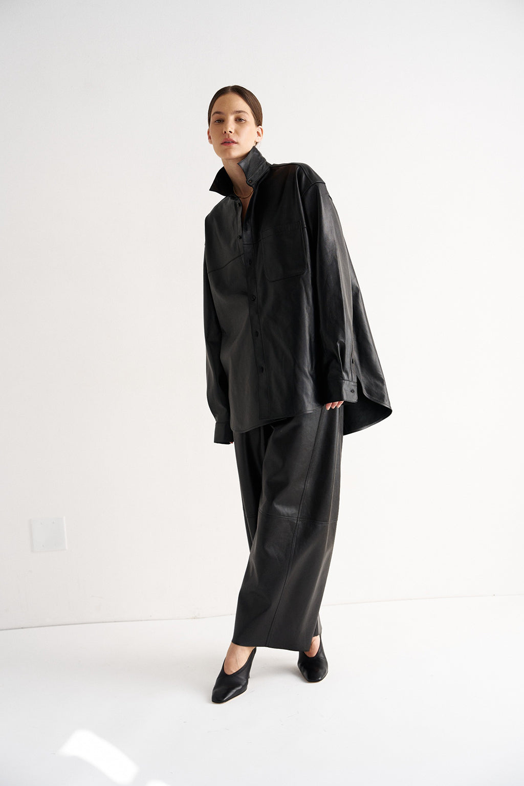 THE LEATHER ESSENTIAL SHIRT