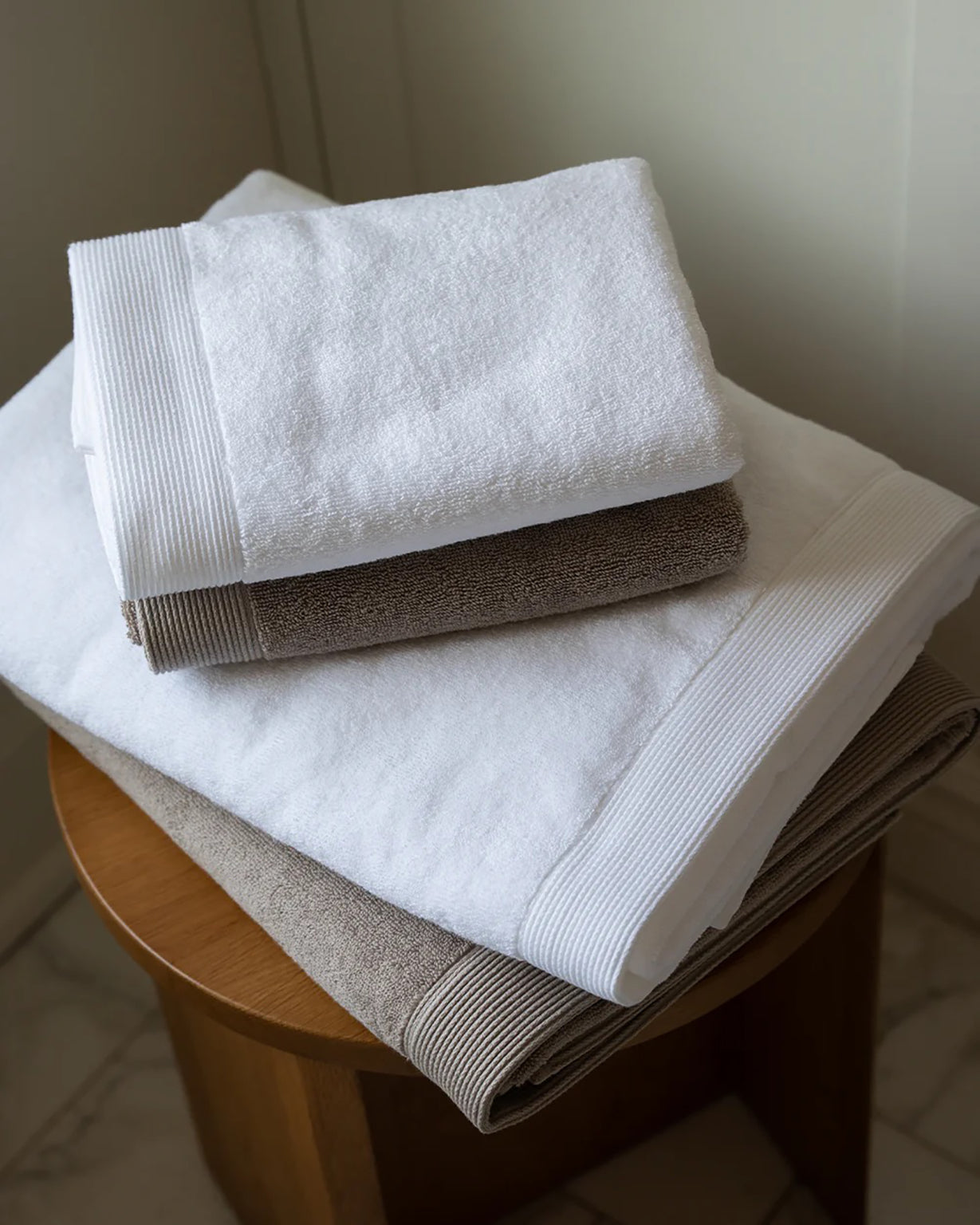 THE HAND TOWEL CHALK