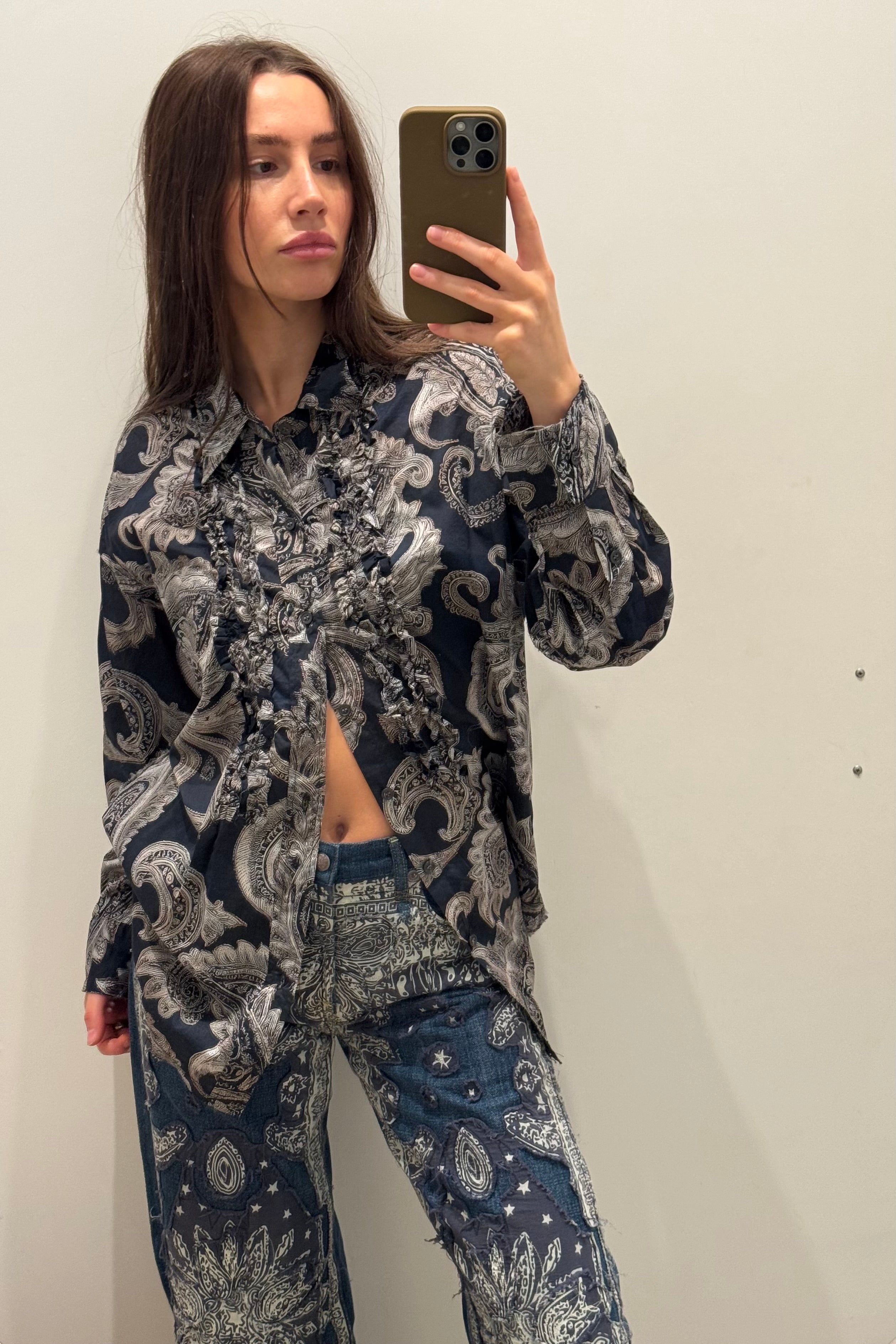 SHREDDED SEAM RUFFLE SHIRT