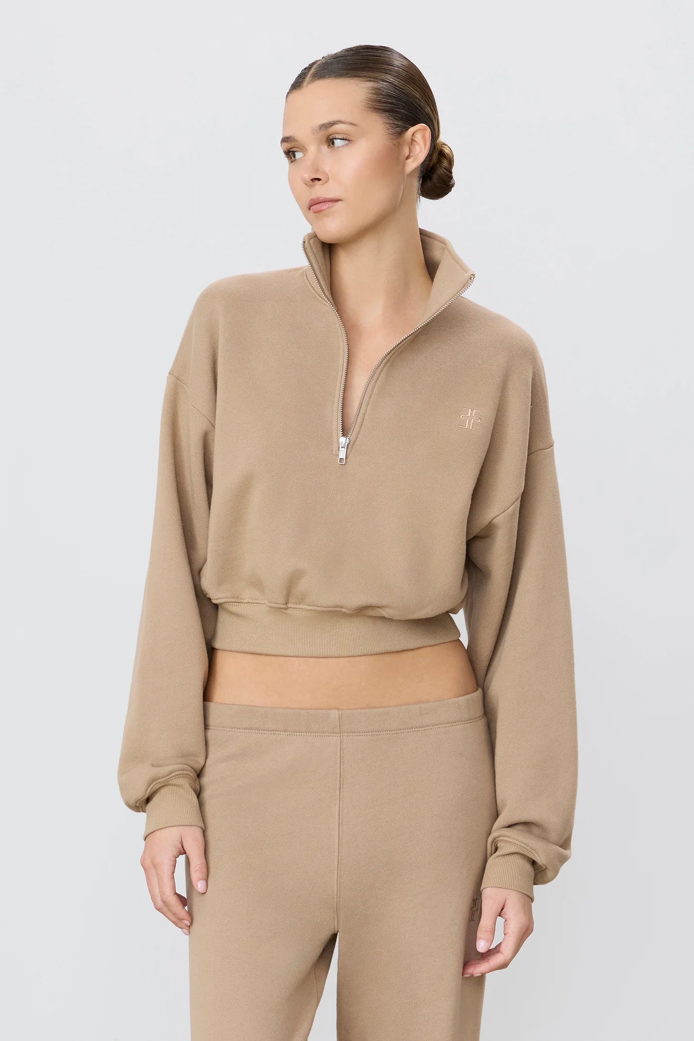 CROPPED HALF ZIP SWEATSHIRT