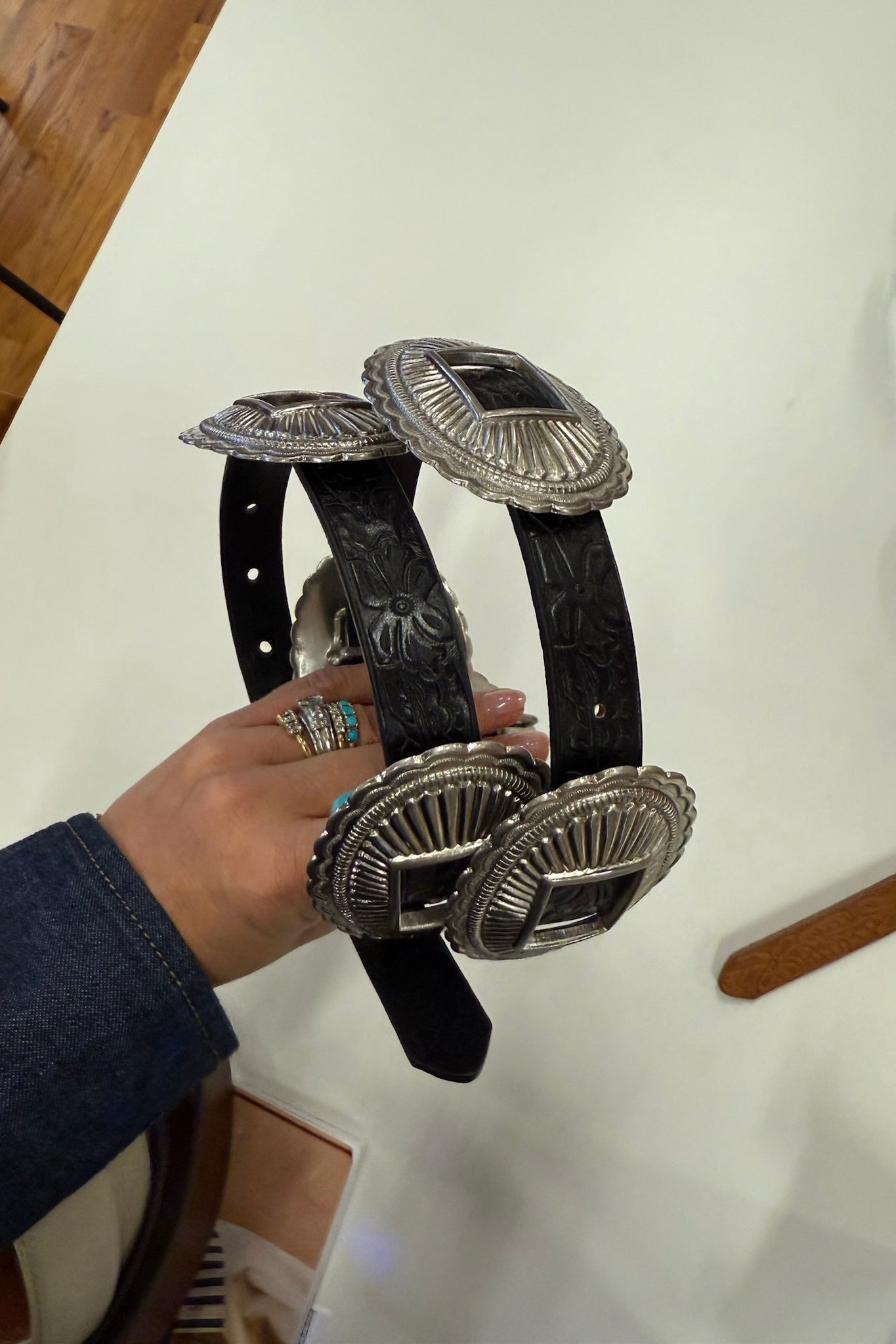 THE TOOLED LEATHER CONCHO BELT