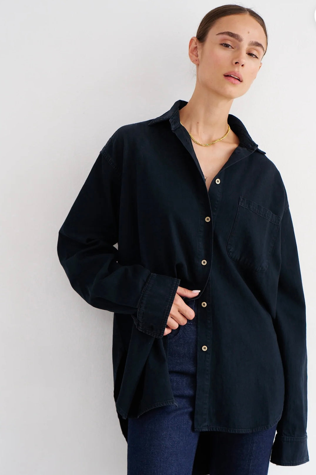 THE ESSENTIAL DENIM SHIRT