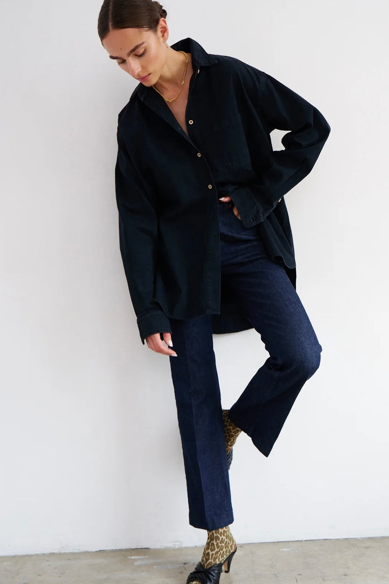 THE ESSENTIAL DENIM SHIRT