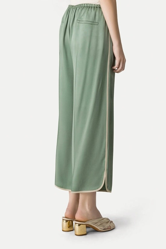 PANTALON COURT EN SATIN BRILLANT ENVERS