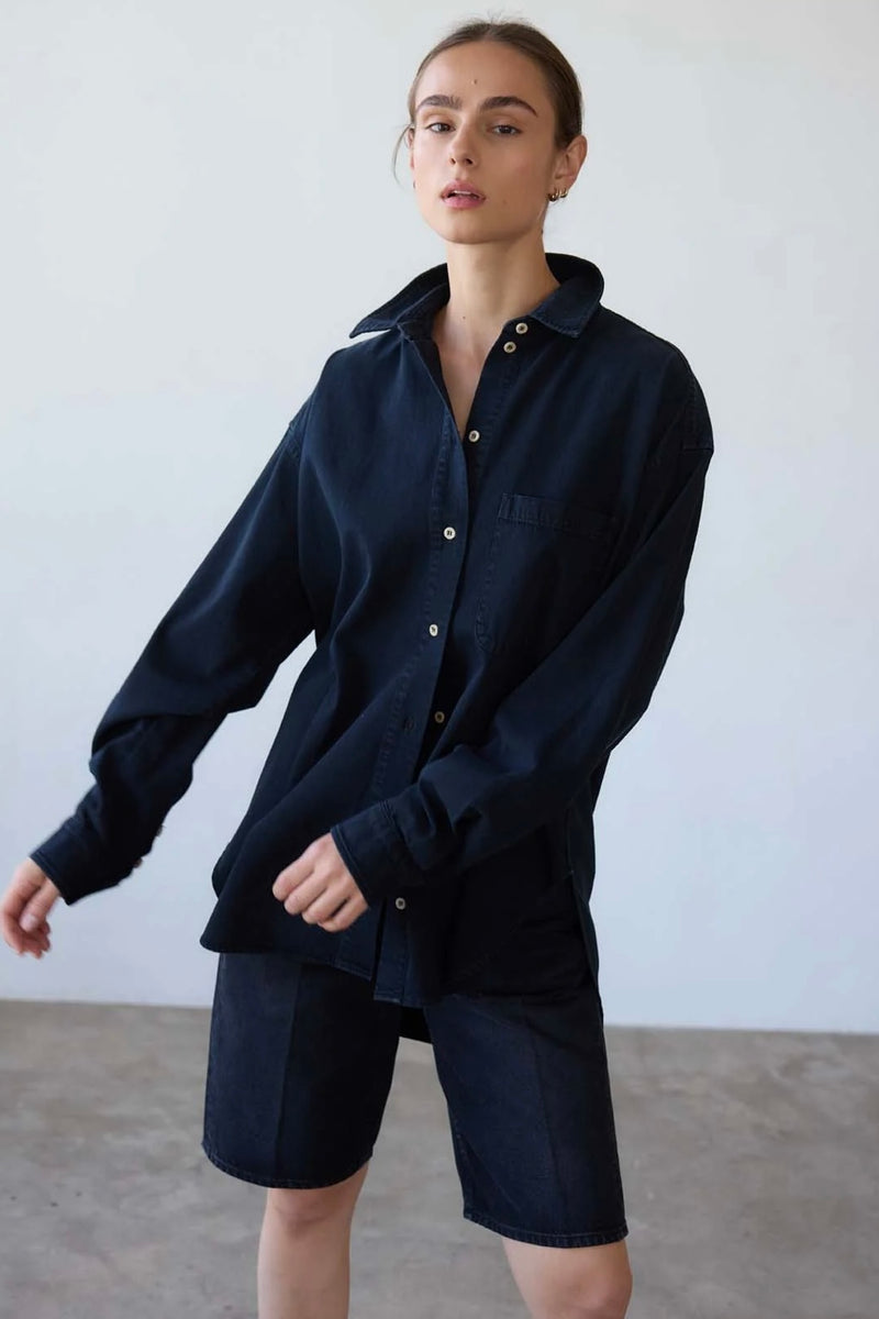 THE ESSENTIAL DENIM SHIRT