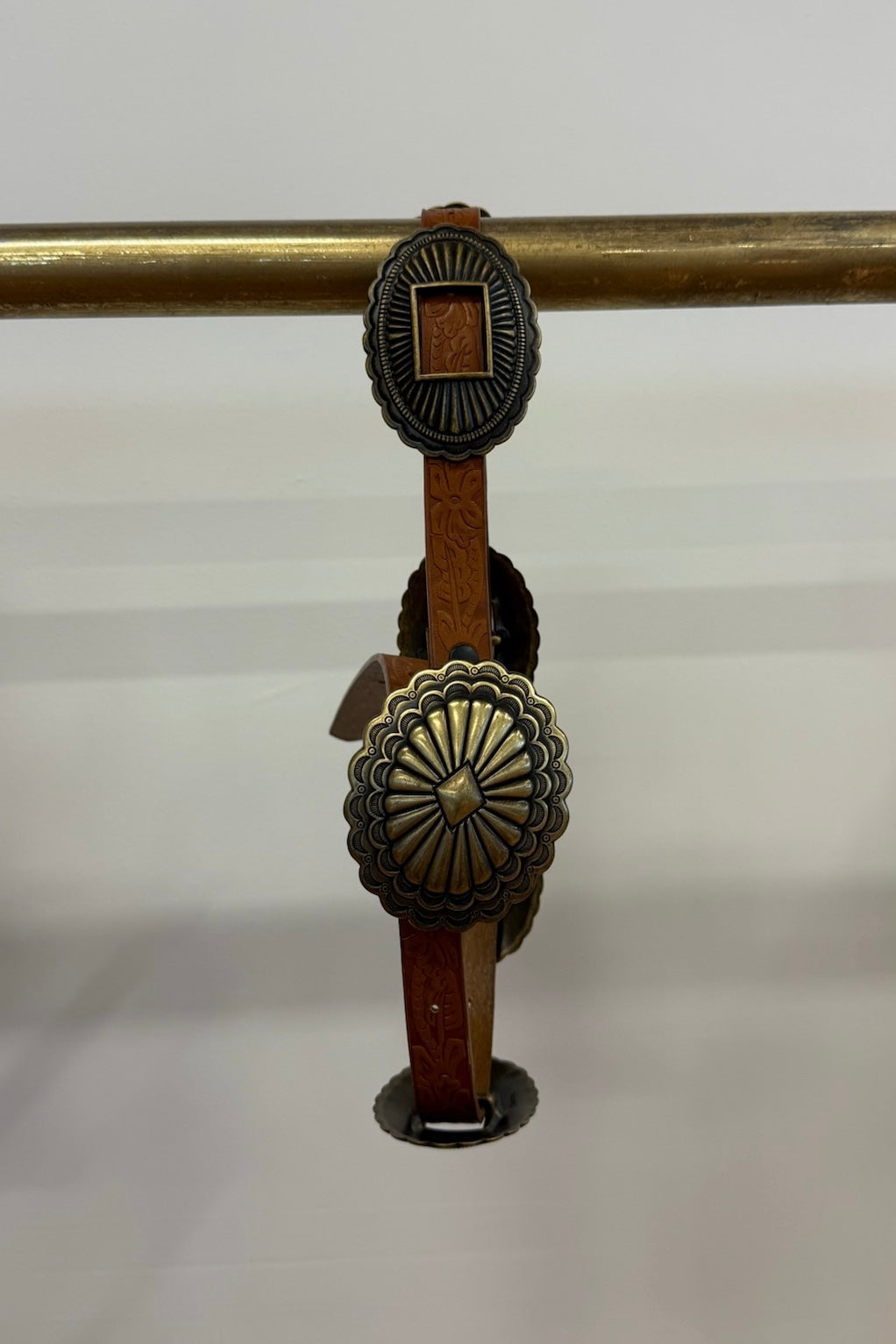 THE TOOLED LEATHER CONCHO BELT