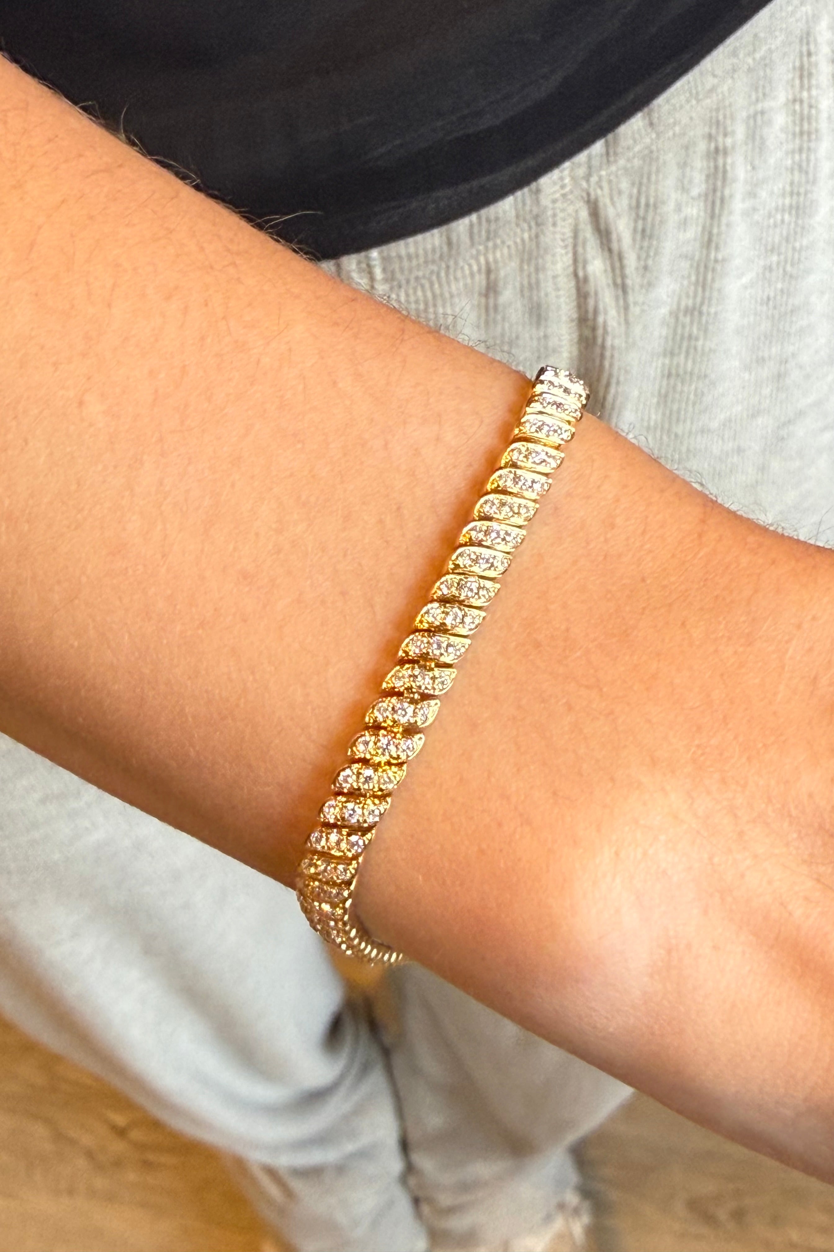 PAVE WAVY TENNIS BRACELET