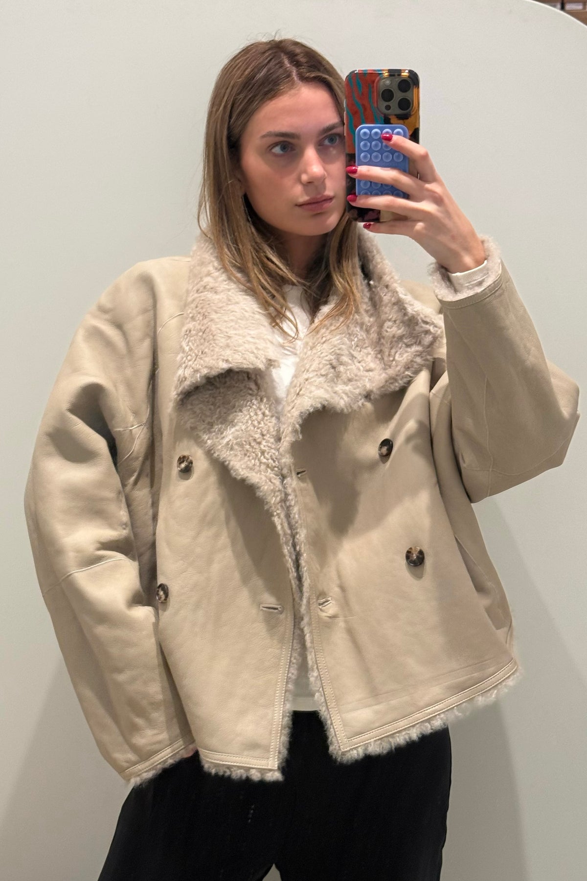 JUNAE SHORT SHEARLING COAT