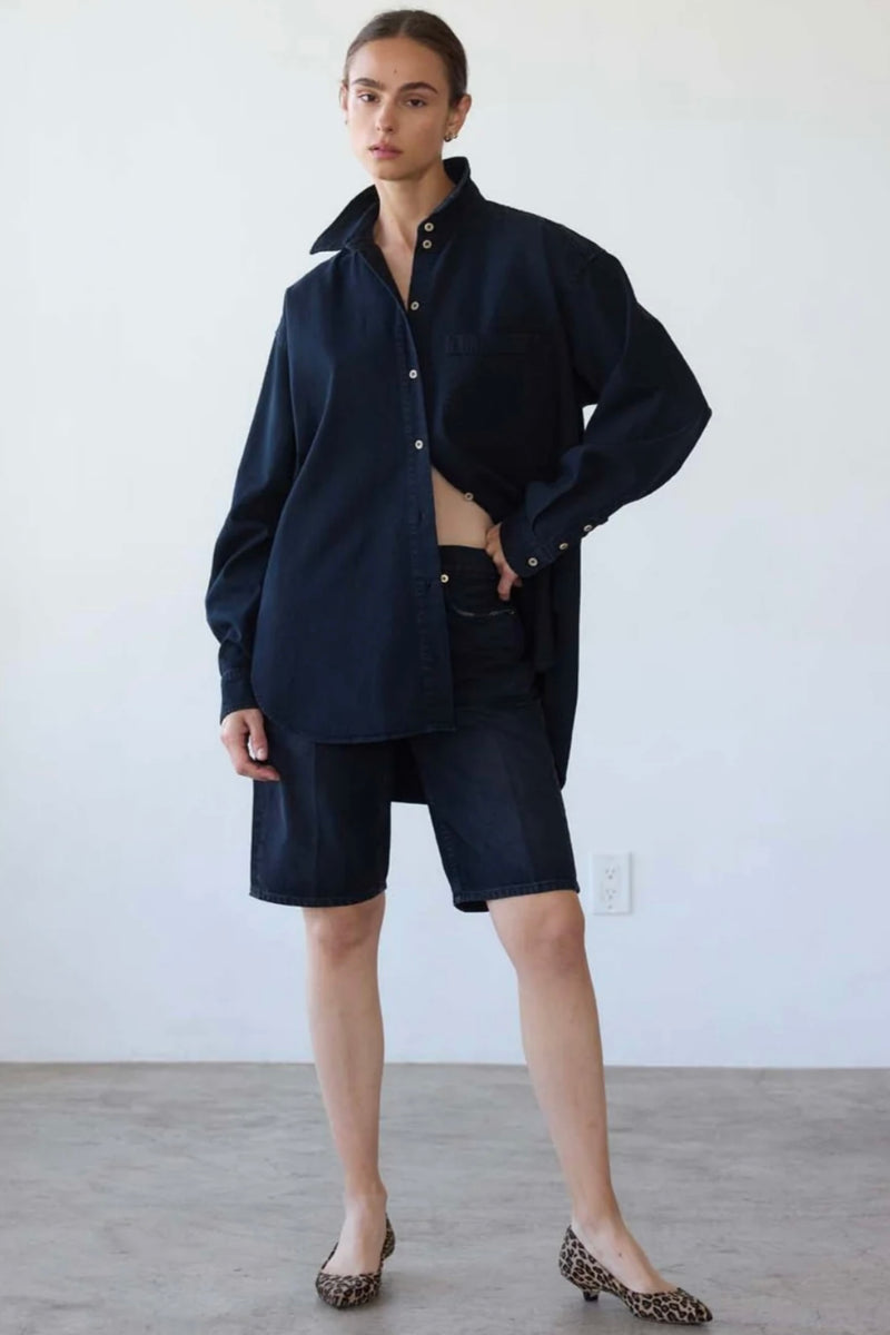 THE ESSENTIAL DENIM SHIRT