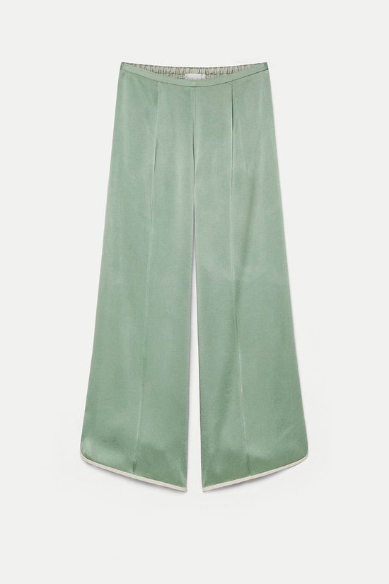 PANTALON COURT EN SATIN BRILLANT ENVERS