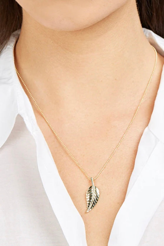 SMALL LEAF NECKLACE