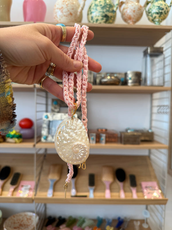SEASHELL CROCHETED NECKLACE IN PINK