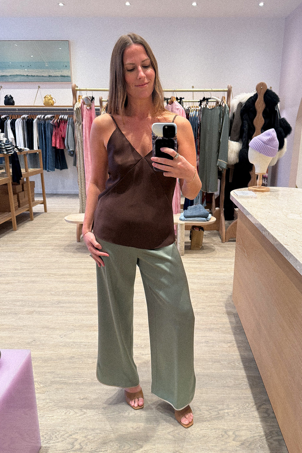 PANTALON COURT EN SATIN BRILLANT ENVERS