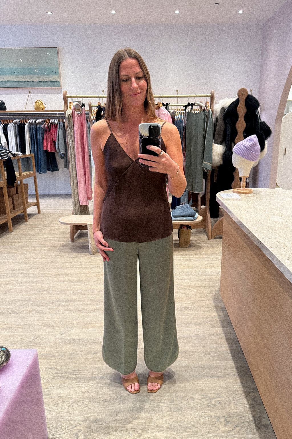 PANTALON COURT EN SATIN BRILLANT ENVERS