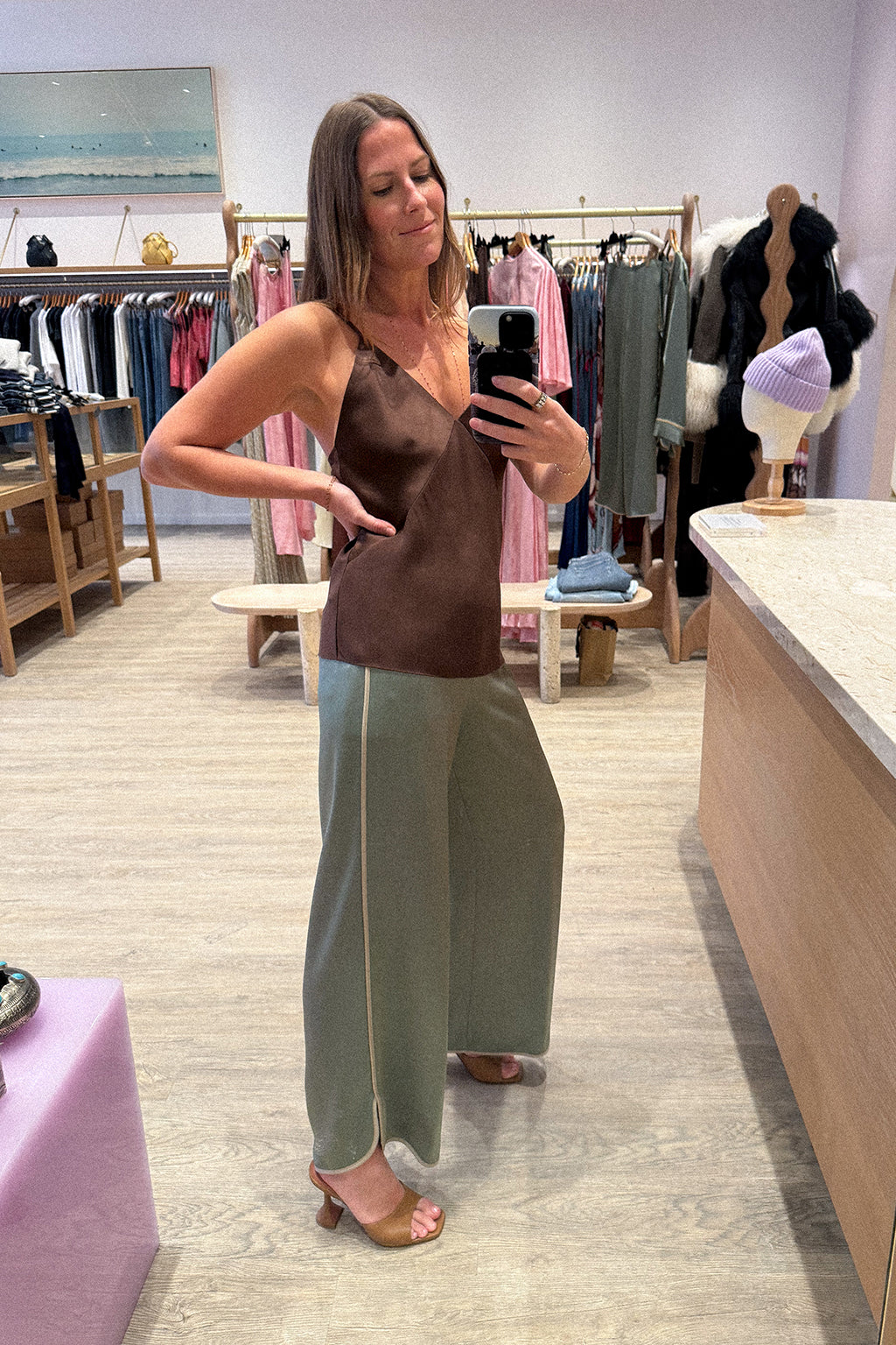 PANTALON COURT EN SATIN BRILLANT ENVERS