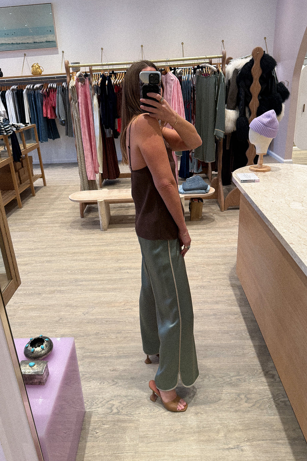 PANTALON COURT EN SATIN BRILLANT ENVERS