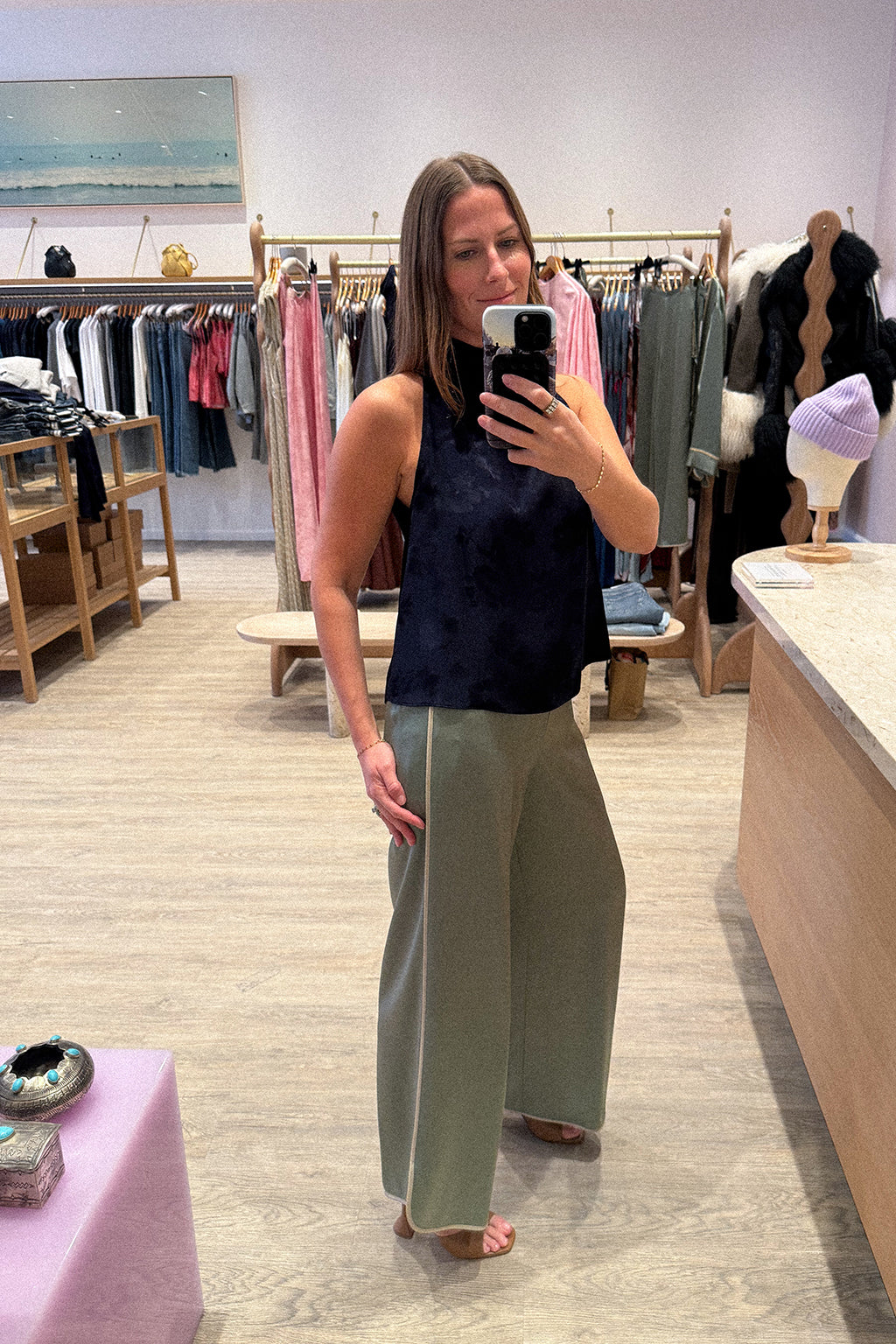 PANTALON COURT EN SATIN BRILLANT ENVERS