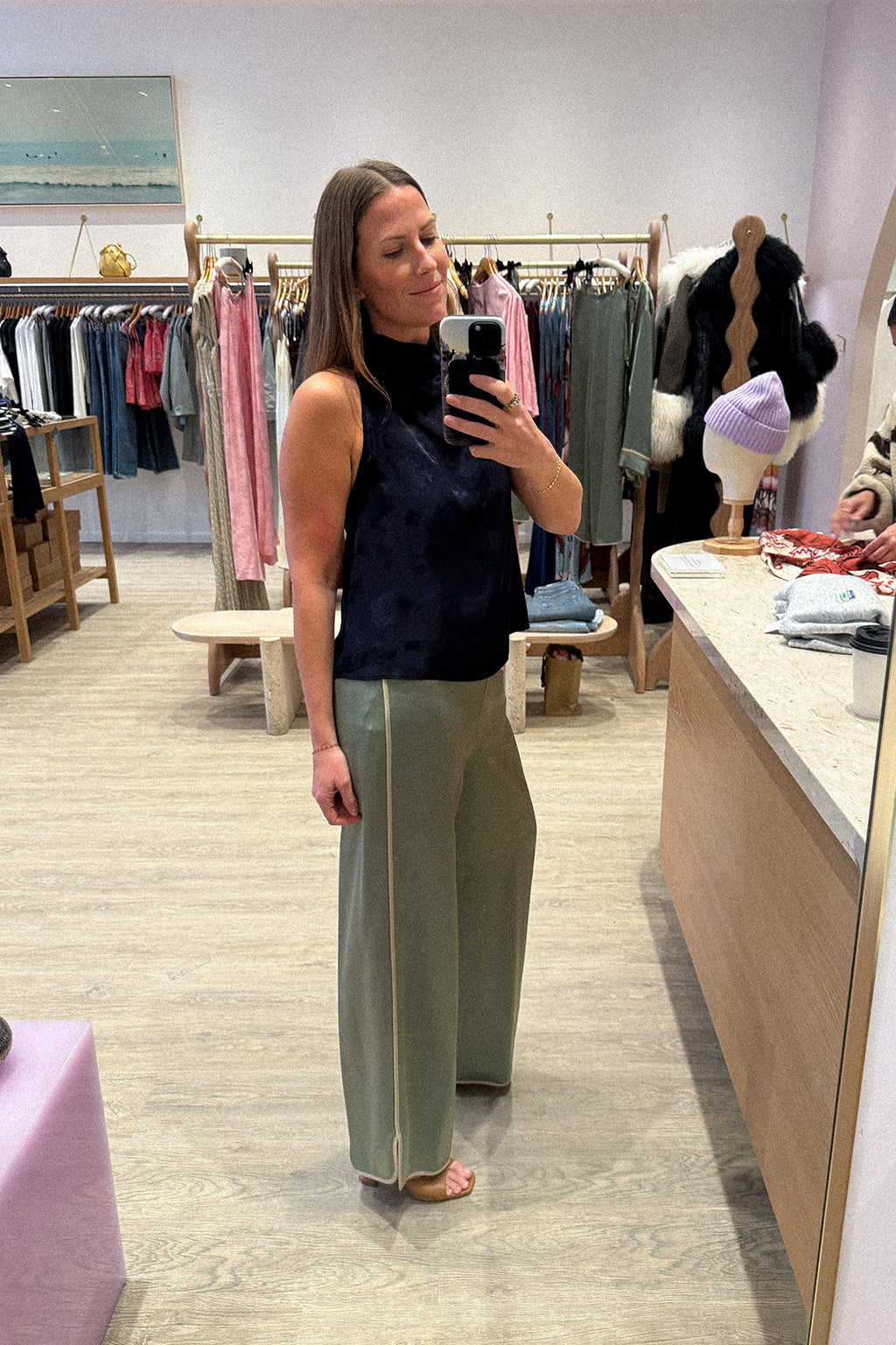 PANTALON COURT EN SATIN BRILLANT ENVERS