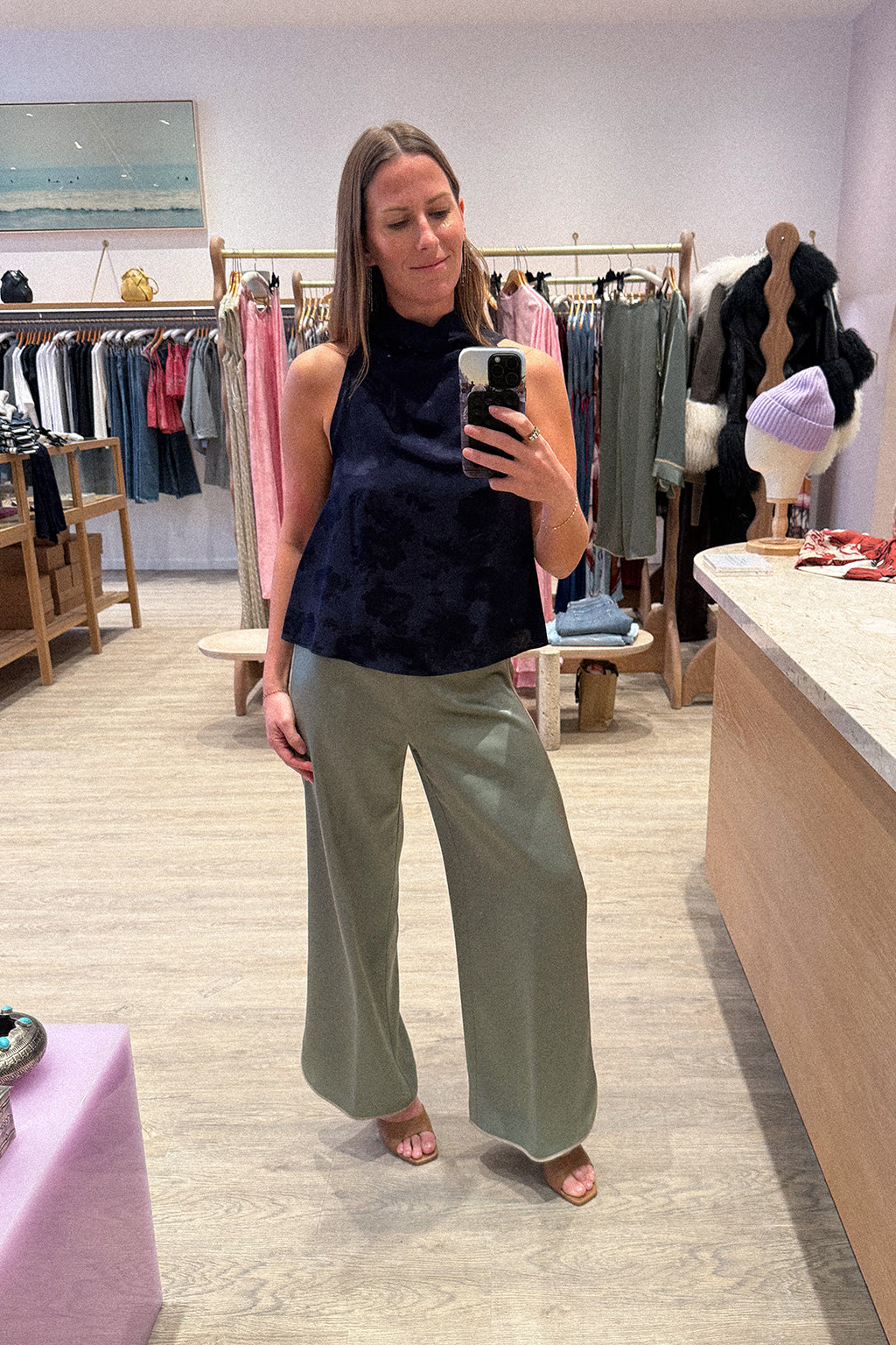 PANTALON COURT EN SATIN BRILLANT ENVERS