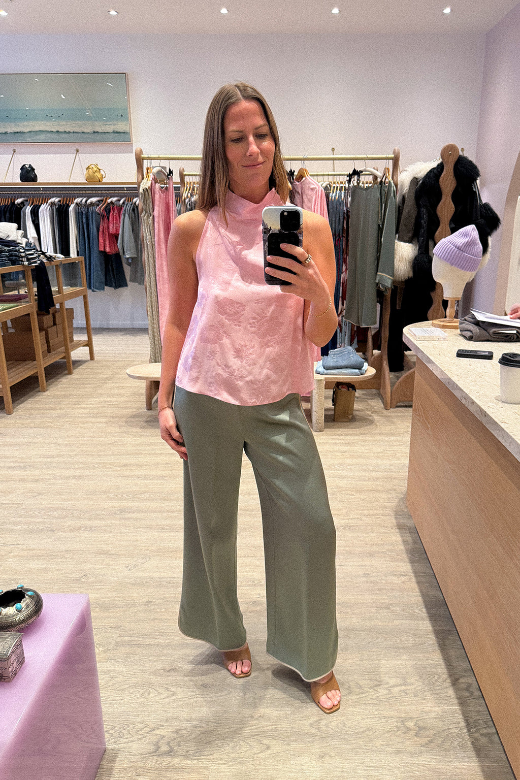 PANTALON COURT EN SATIN BRILLANT ENVERS