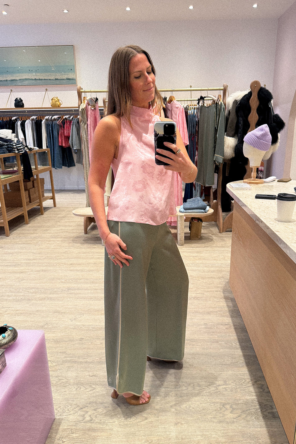 PANTALON COURT EN SATIN BRILLANT ENVERS