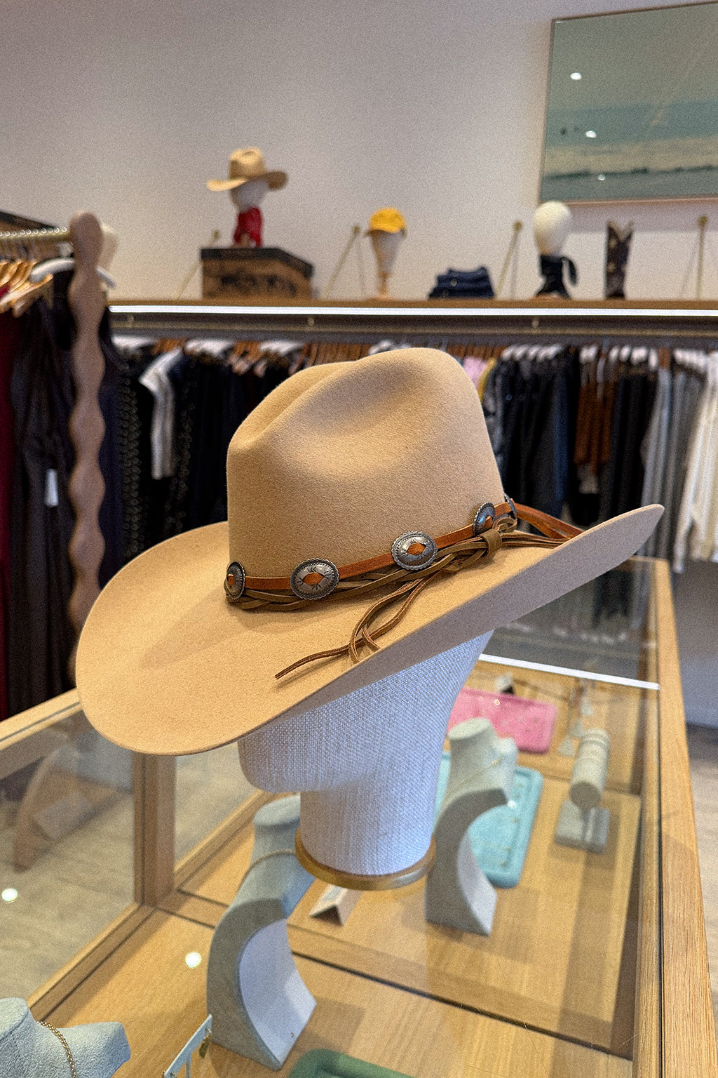 CONCHA HAT BAND IN BROWN LEATHER